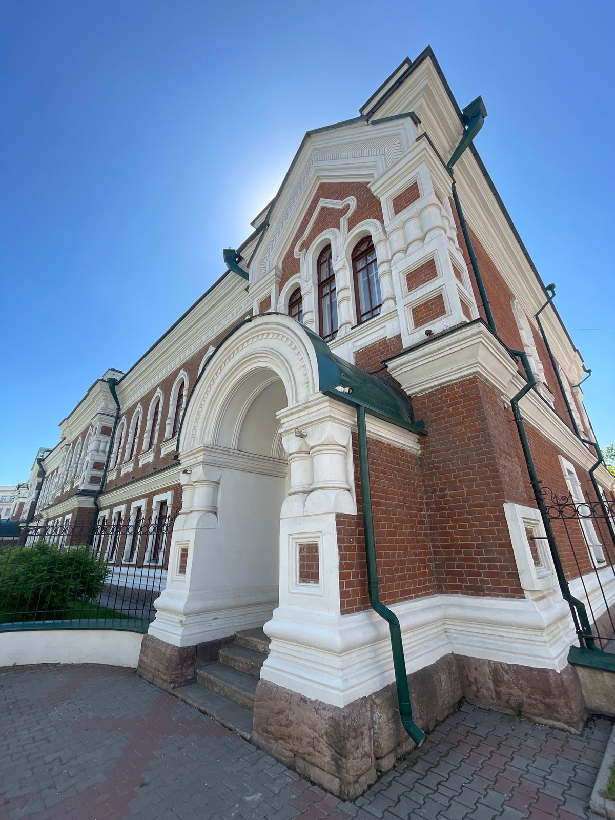 Morning photography session documents Krasnoyarsk architecture under clear skies