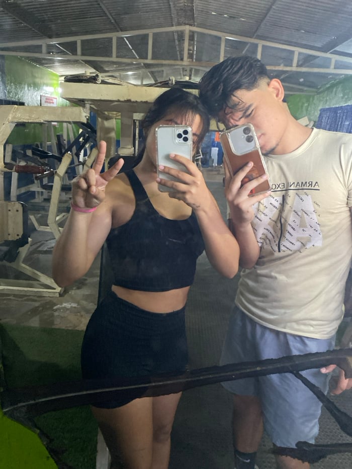 Evening gym sessions documented across Venezuelan fitness centers