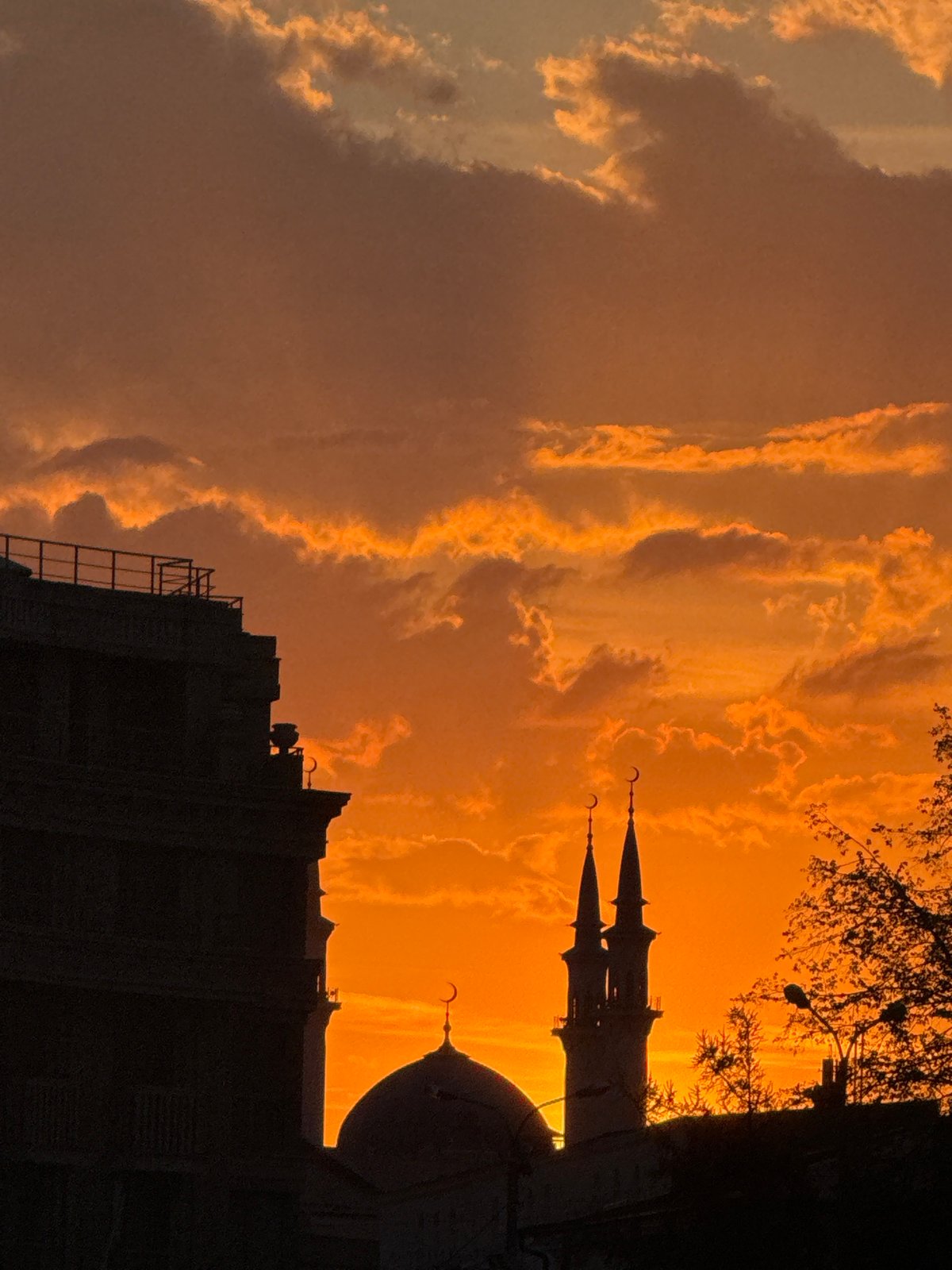 Quiet evening moments captured across Kazan during sunset