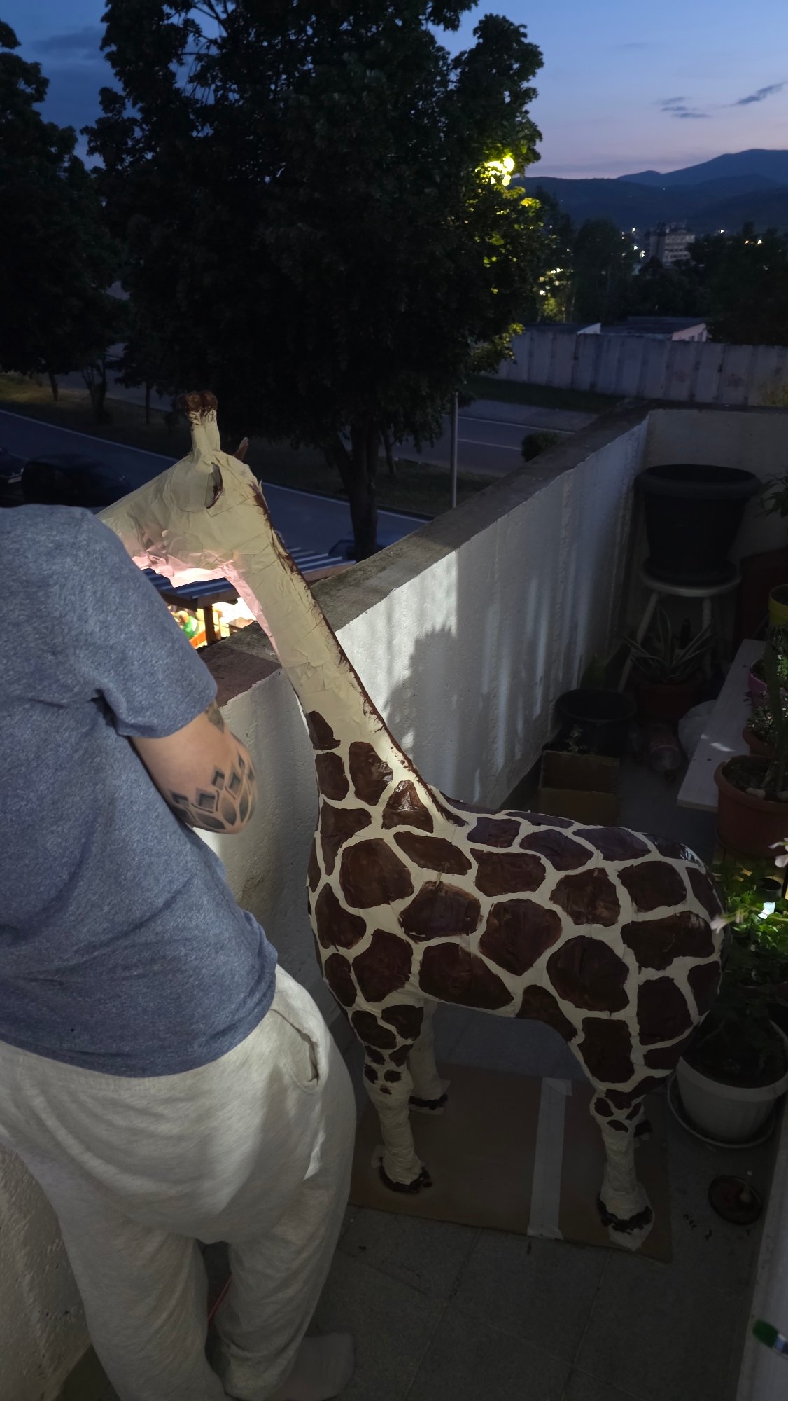 Artist Creates Life-Size Papier-Mâché Giraffe Sculpture on Blagoevgrad Balcony