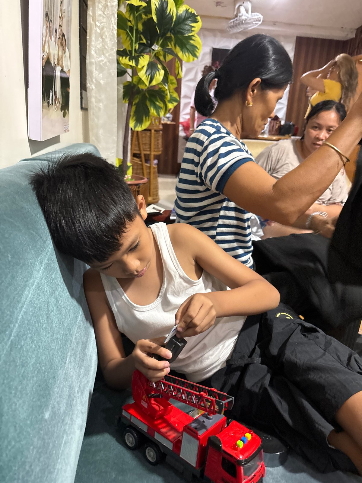 Family documented during quiet Sunday afternoon at Tagum residence