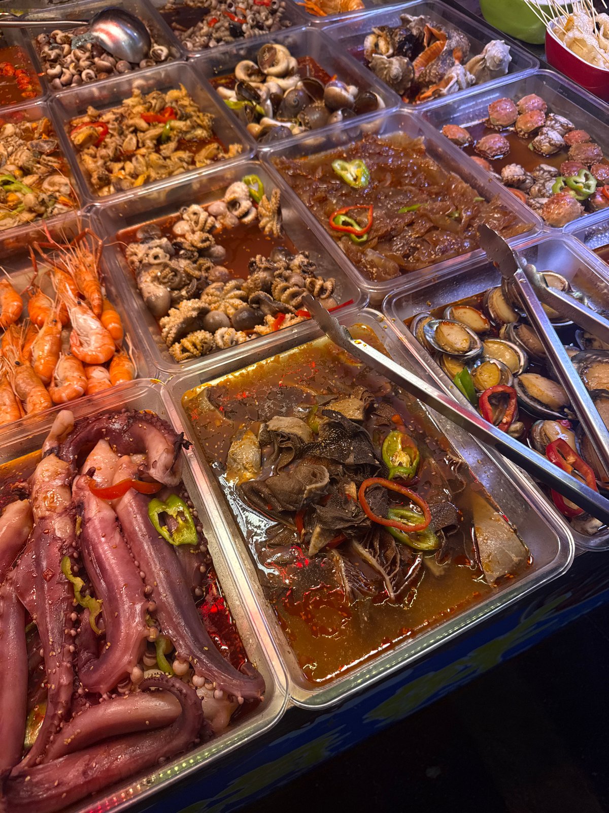 Evening stroll through Yiwu's illuminated streets and food markets