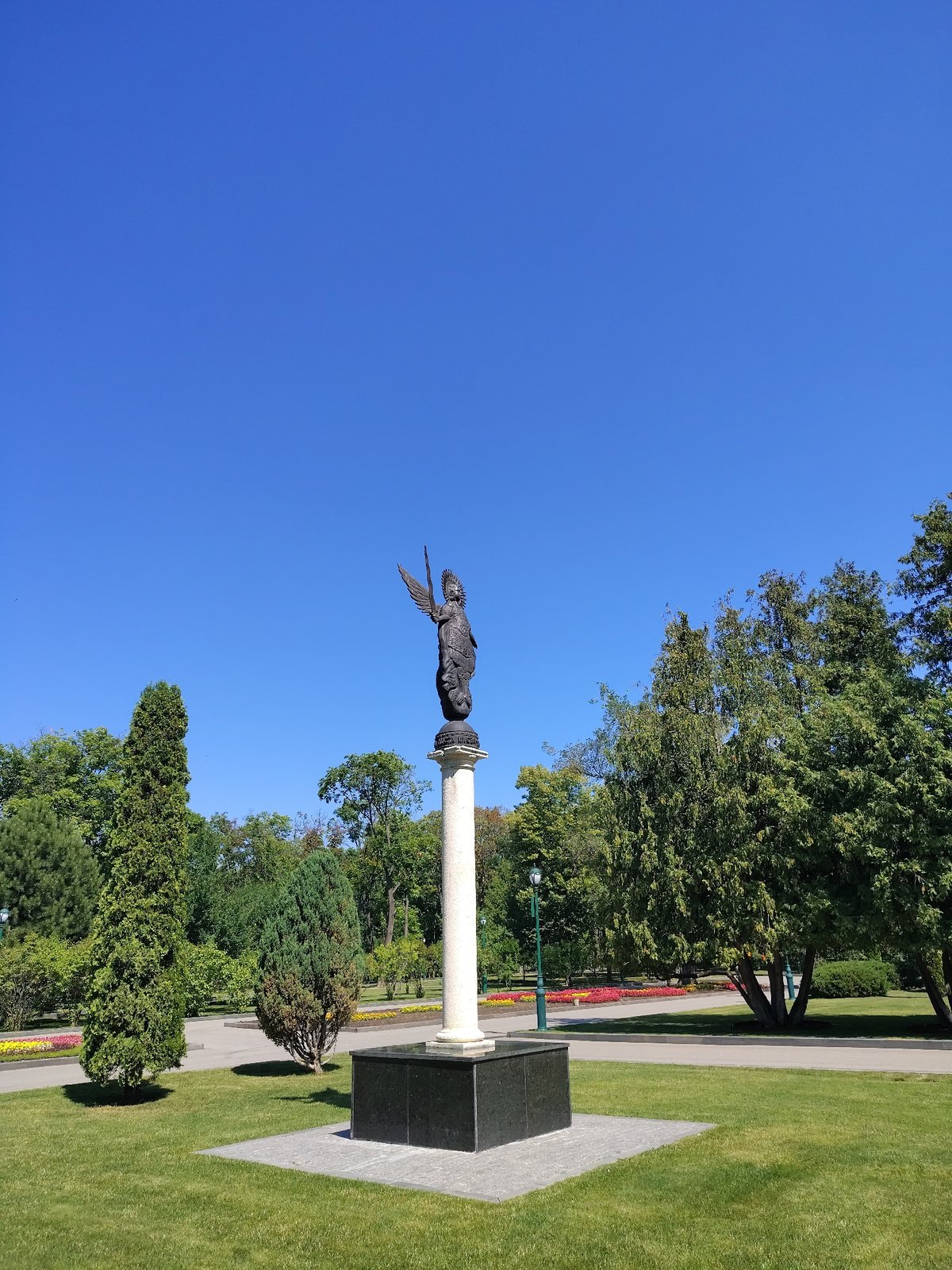 Summer morning in a Kharkiv park: sculptures, flowers, and details