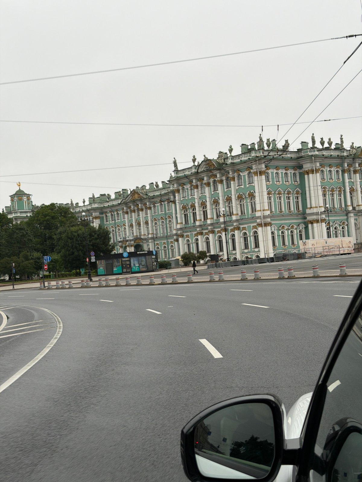 Driving past Saint Petersburg's iconic imperial landmarks