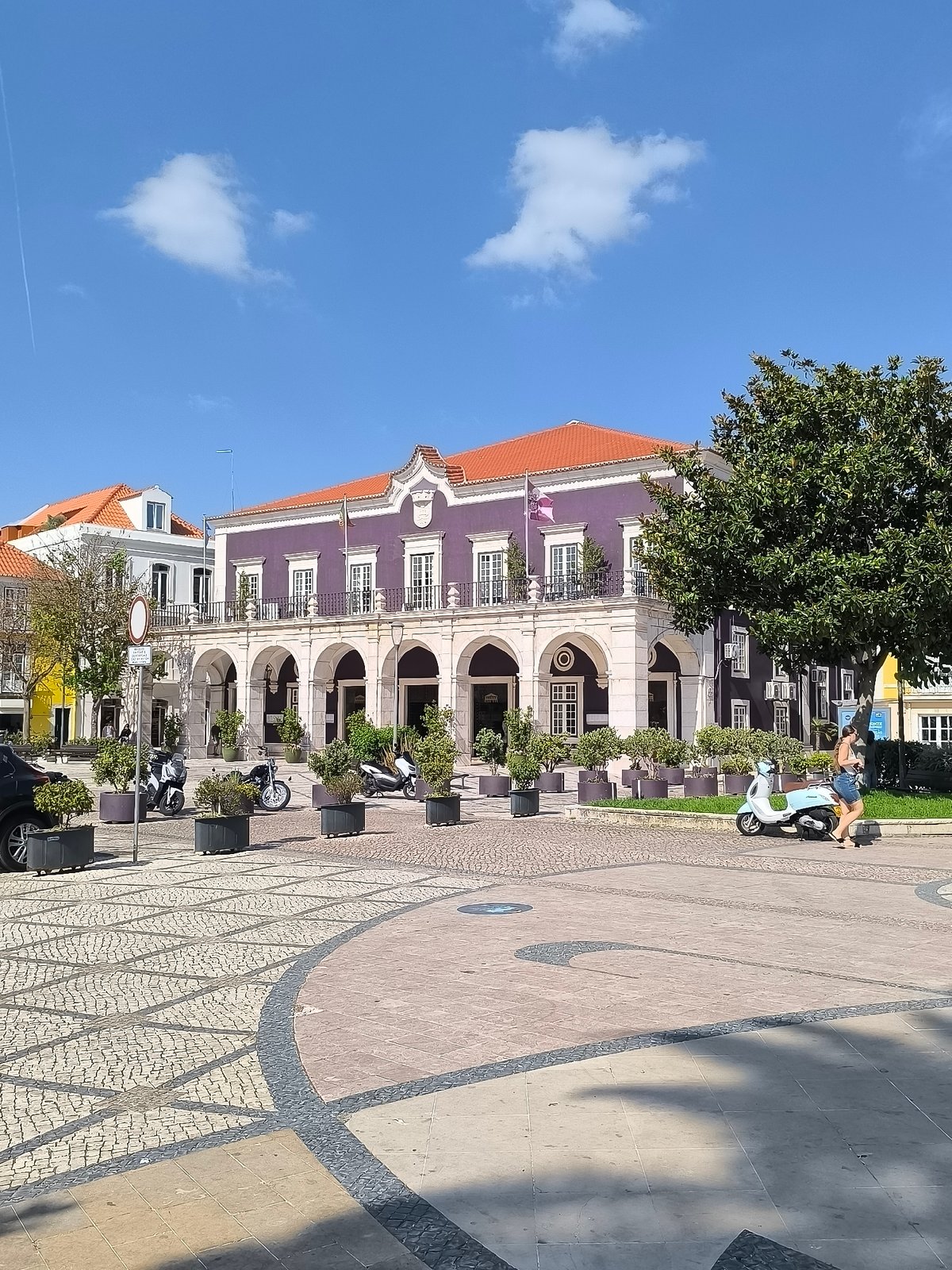 Setúbal's Praça de Bocage on a sunny afternoon