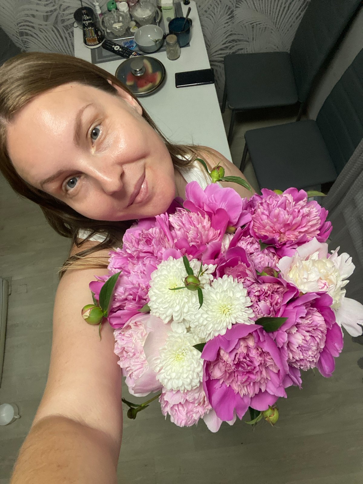 Family moments captured in casual selfies in Noviy, Russia