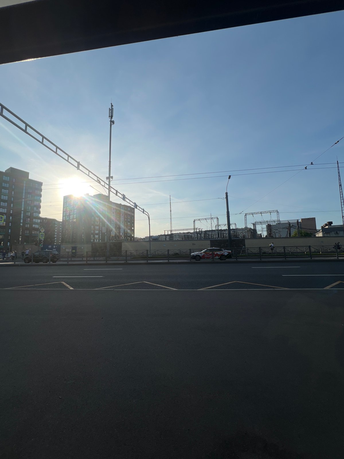 Witness documents daytime street scenes in Saint Petersburg