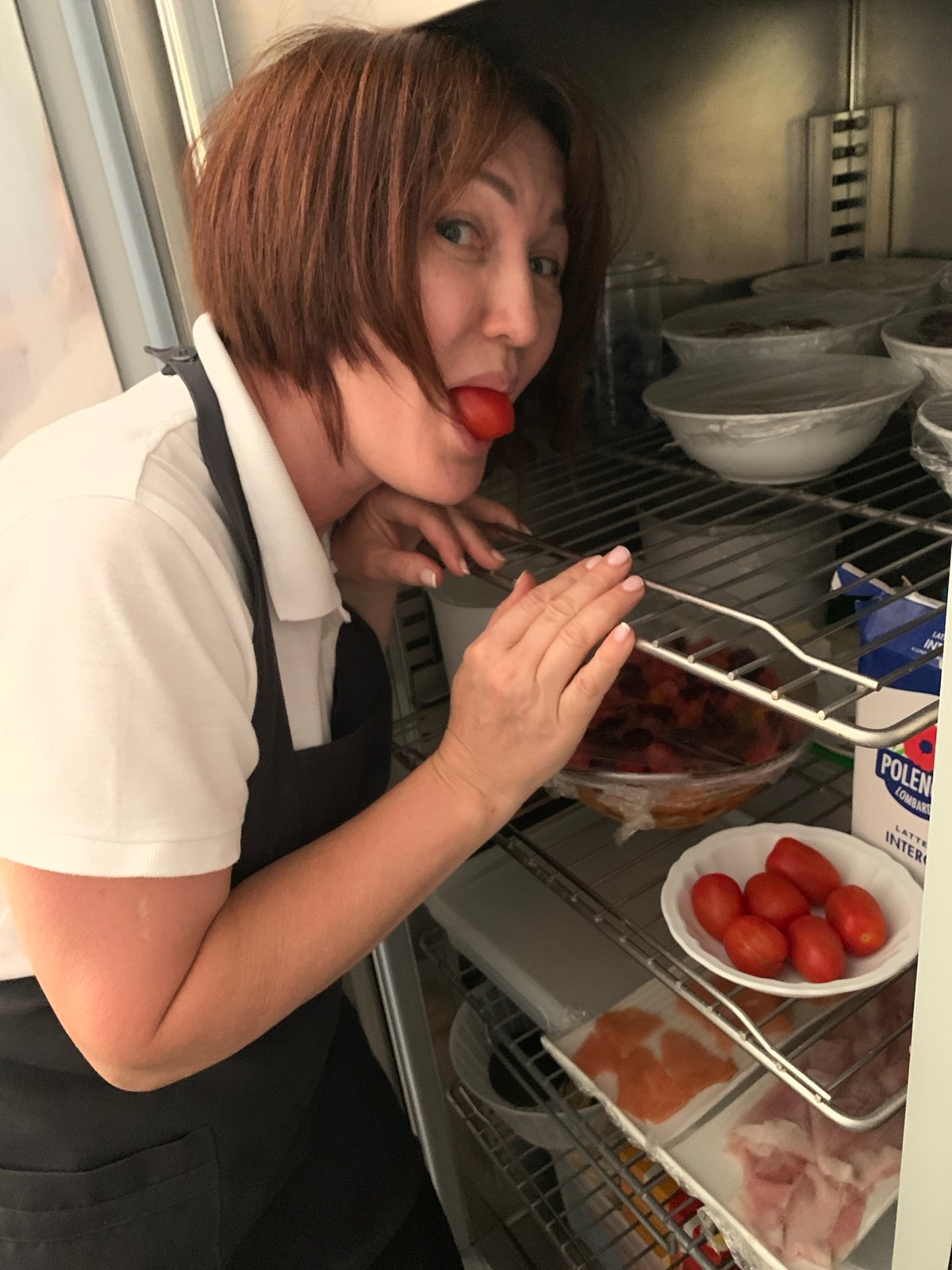 Cherry tomato taste test in a Tuscan kitchen