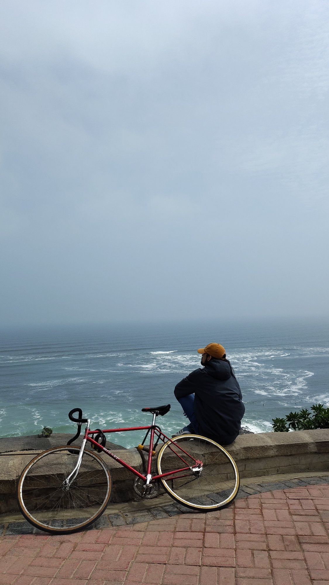 Quiet evening moments captured along Barranco's oceanfront cliffs
