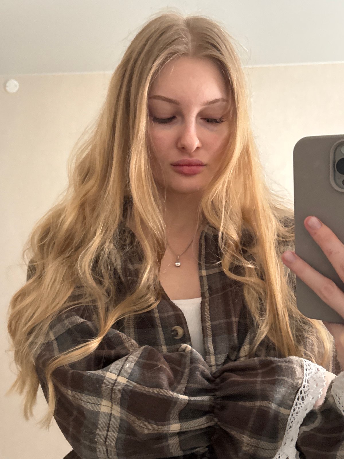 Woman documents afternoon in Perm through selfies and travel