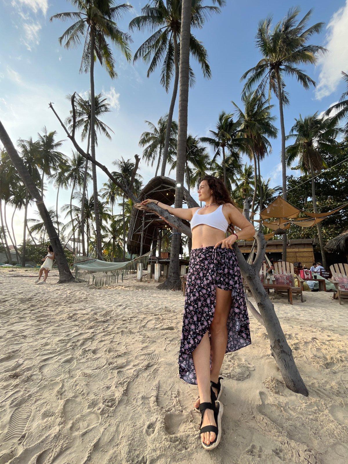 Mũi Né beach morning: swings, palms, and coconuts