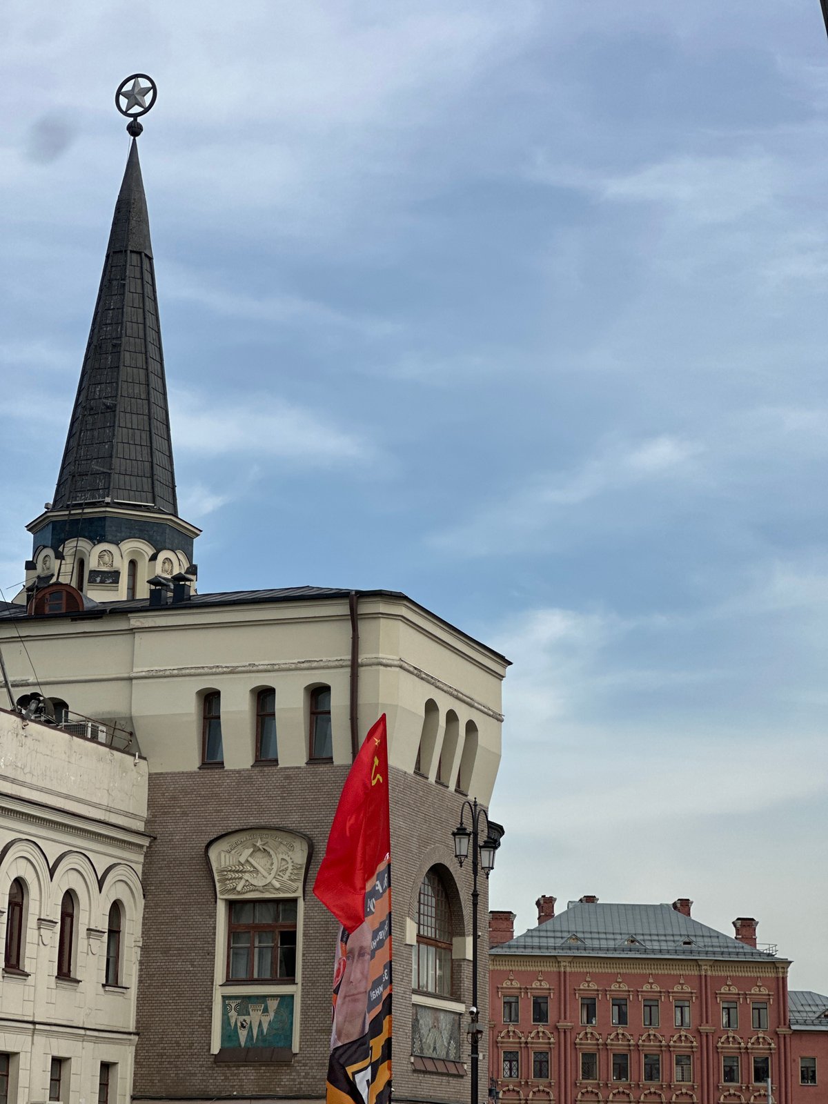 Moscow architectural landmarks documented in central district walkthrough
