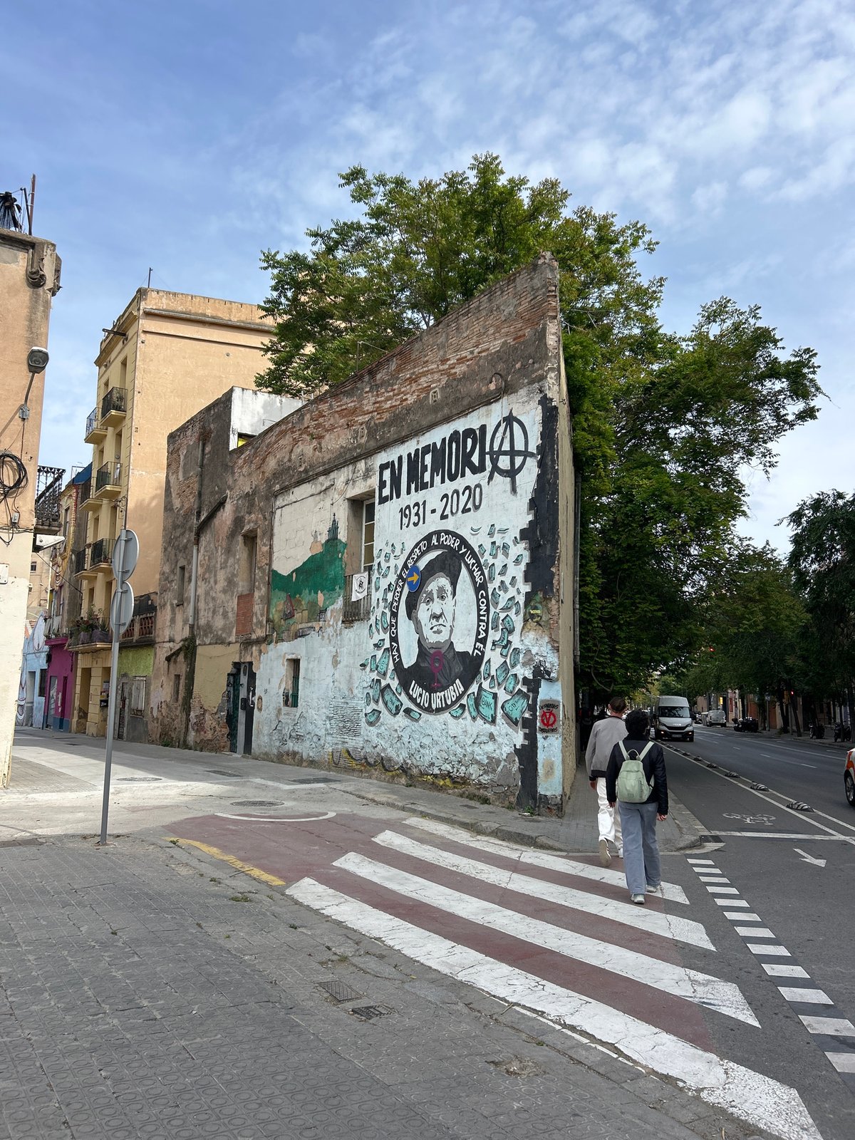 Street art and nature documented on Barcelona's Farigola Street