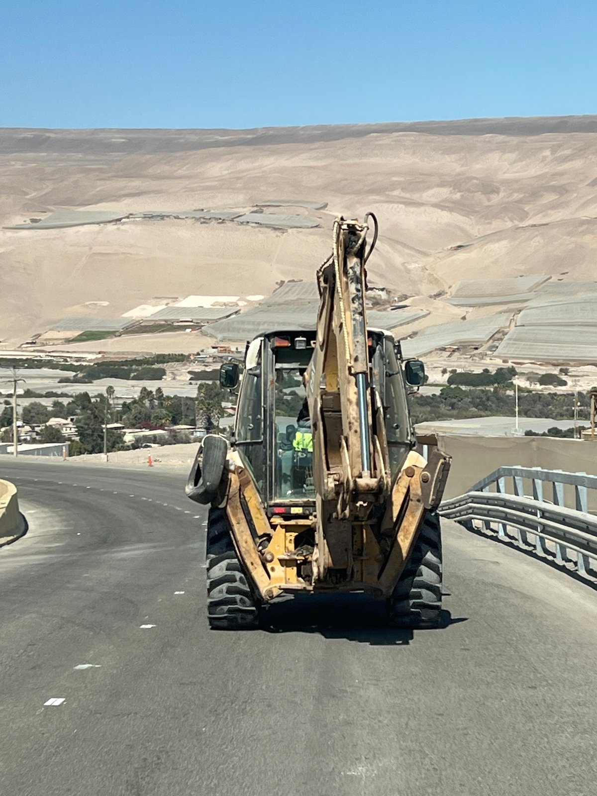 Pan-American Highway repainted red in Arica construction project