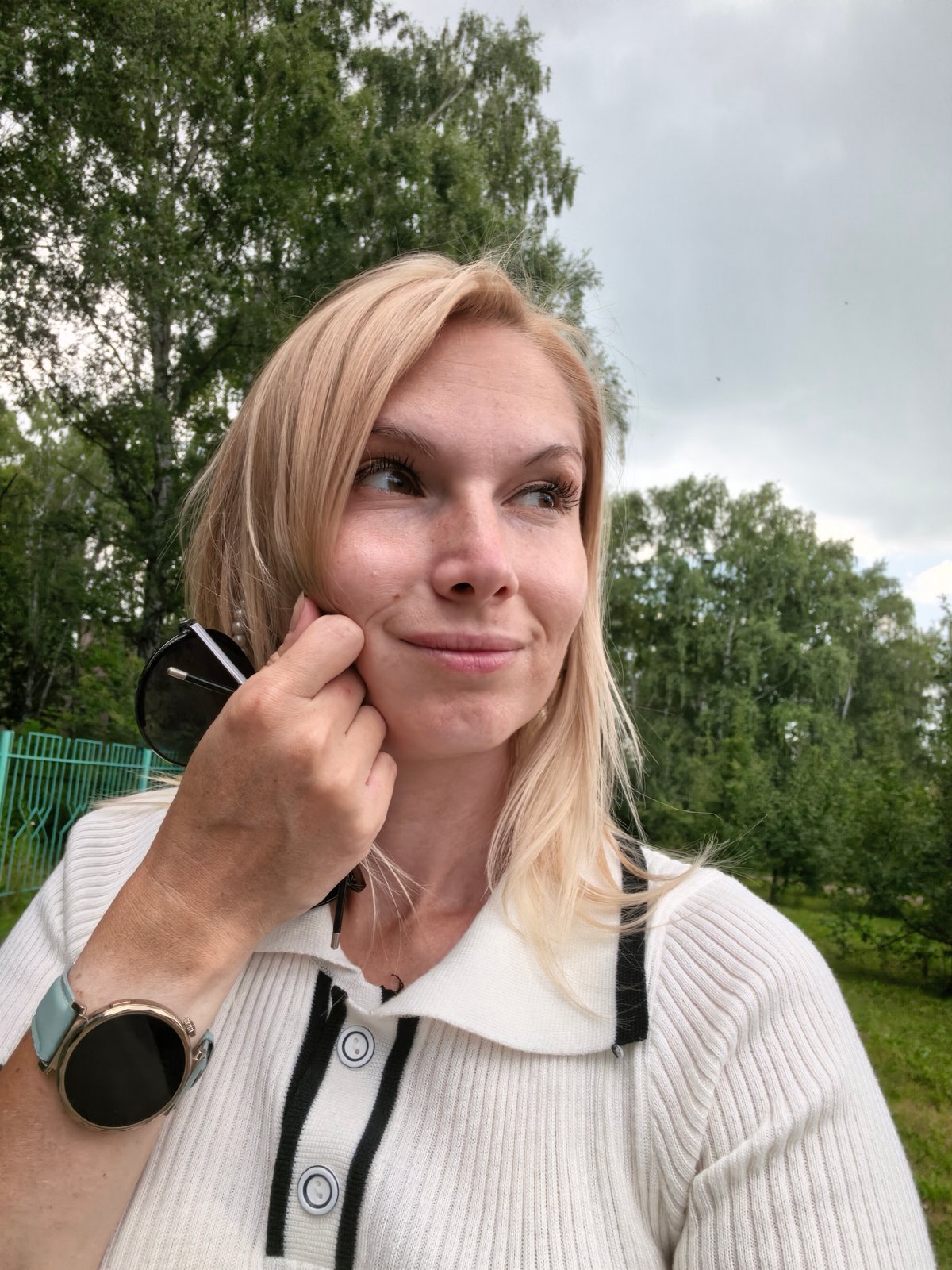 Park afternoon in Sterlitamak, selfies and a stroller in tow