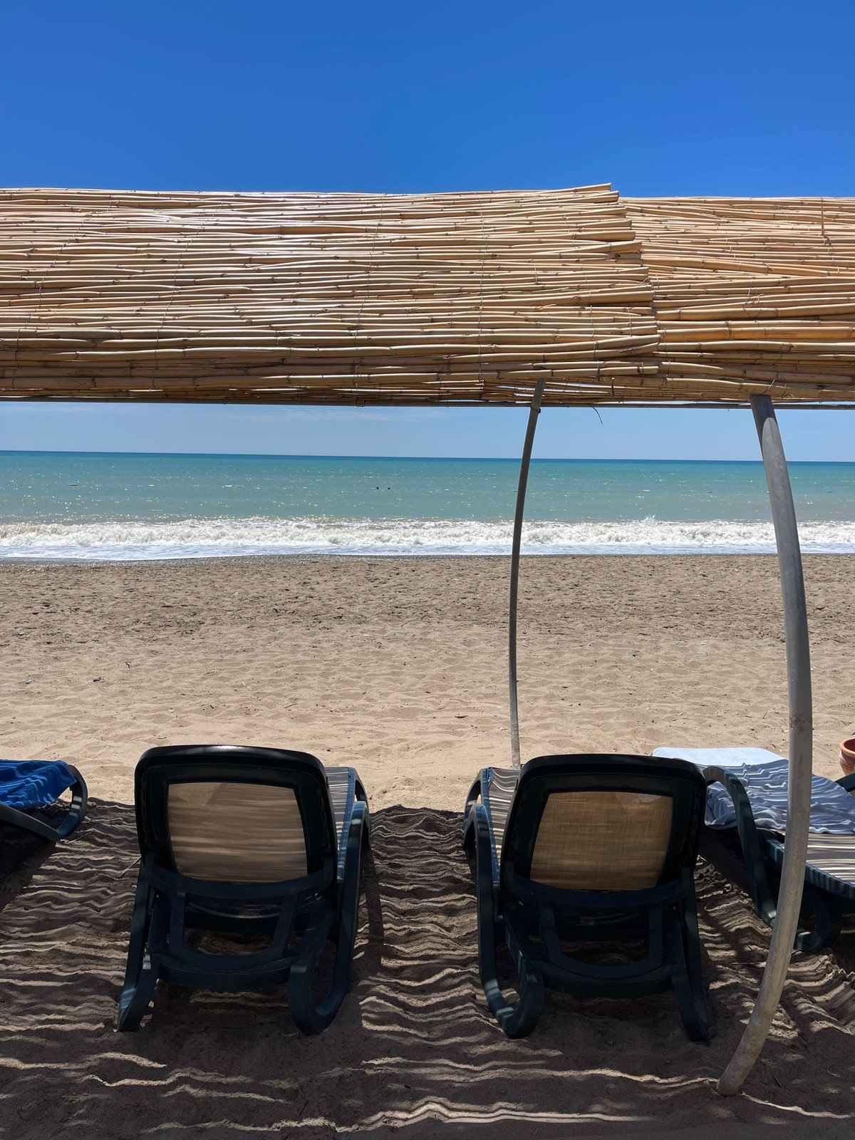 Beach day unfolds in Serik with chairs and refreshments