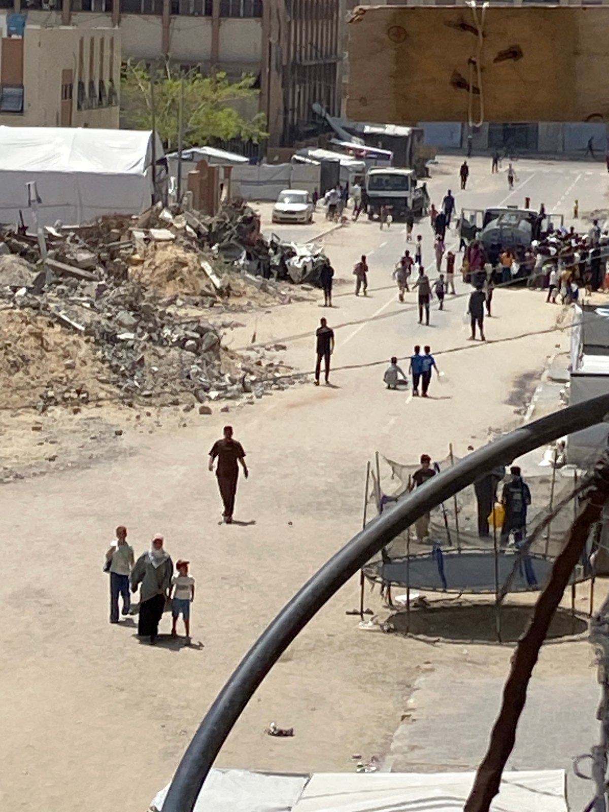 Khan Yunis residents struggle with water access amid urban damage