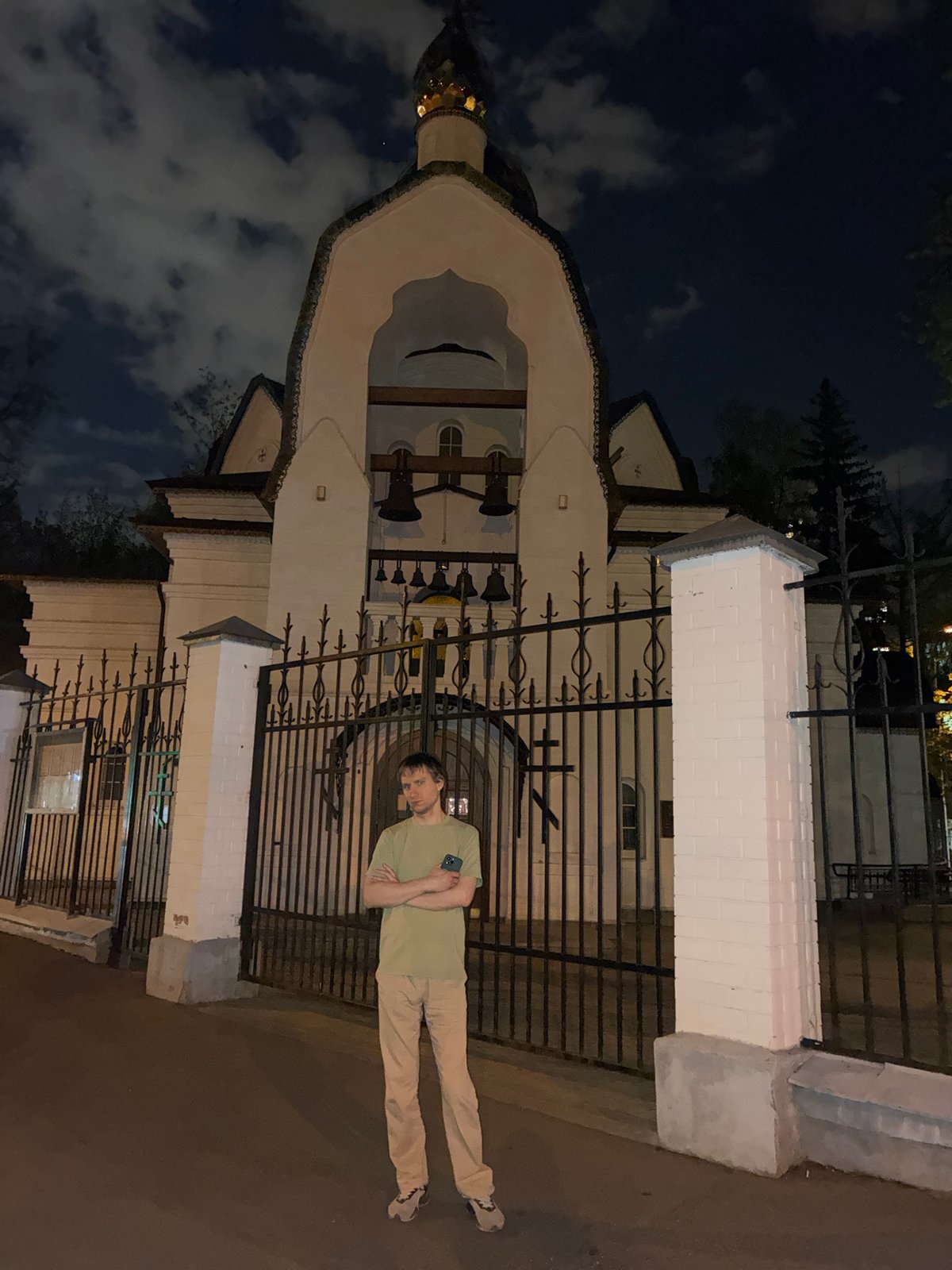 Nighttime documentation of Moscow's illuminated Orthodox churches and monasteries