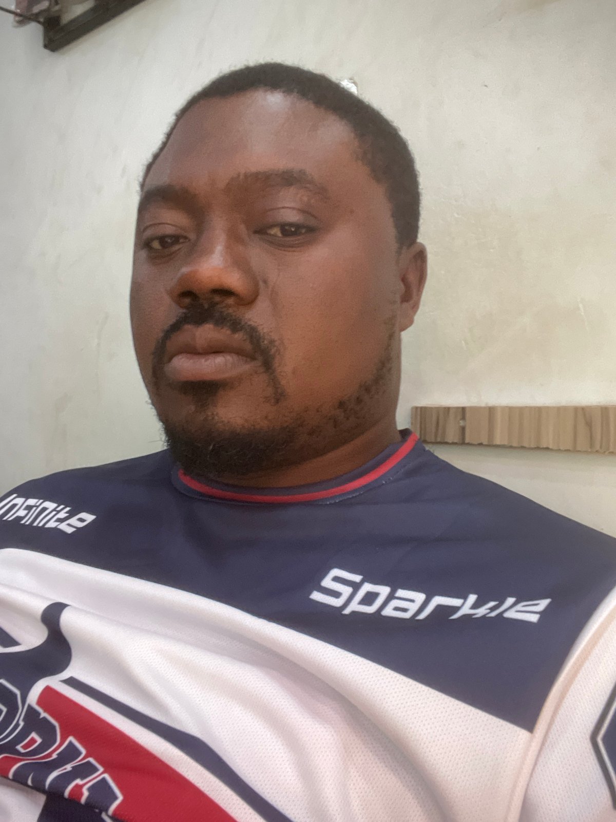 Man in Sparkle jersey spotted indoors in Jos
