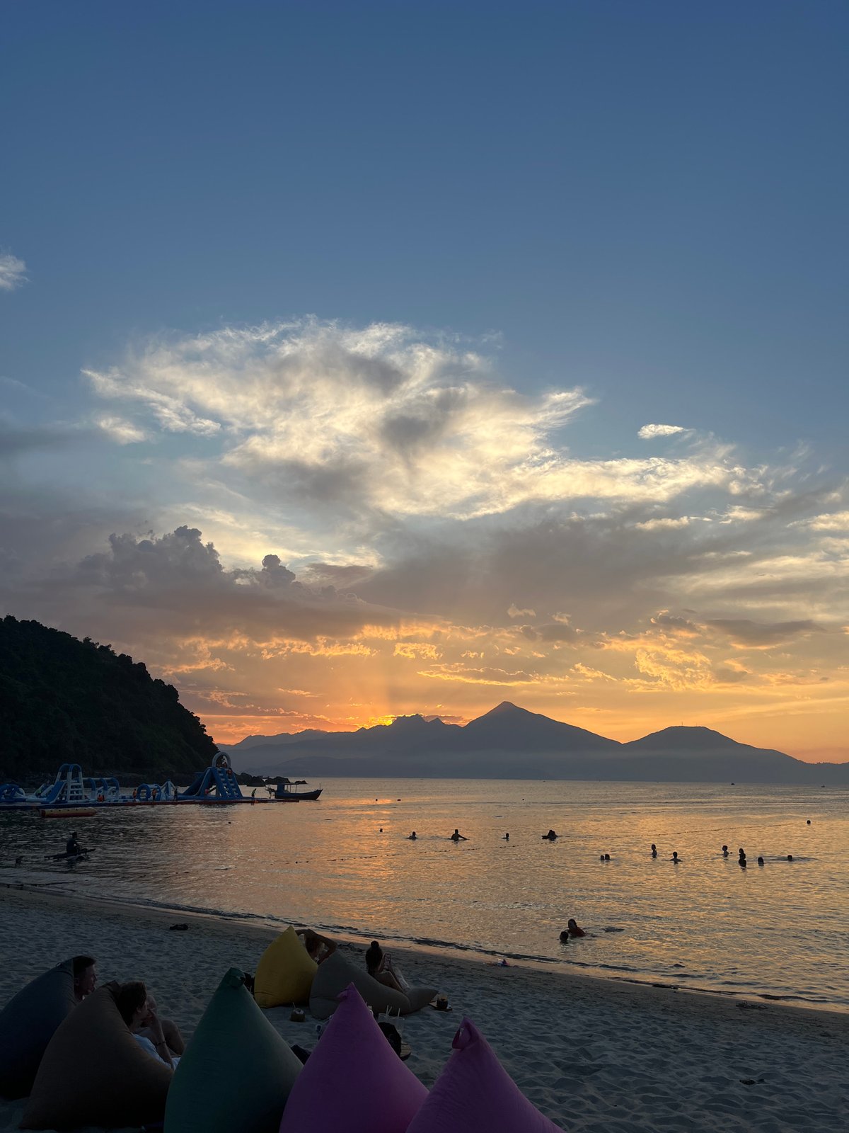 Sunset beach gathering with live music documented in Đà Nẵng