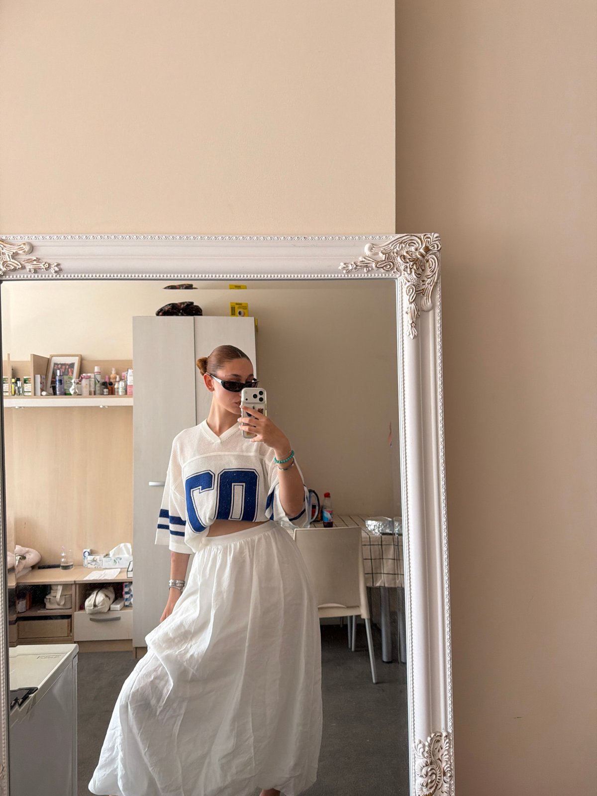 Sofia resident documents morning routine with mirror selfies, dancing