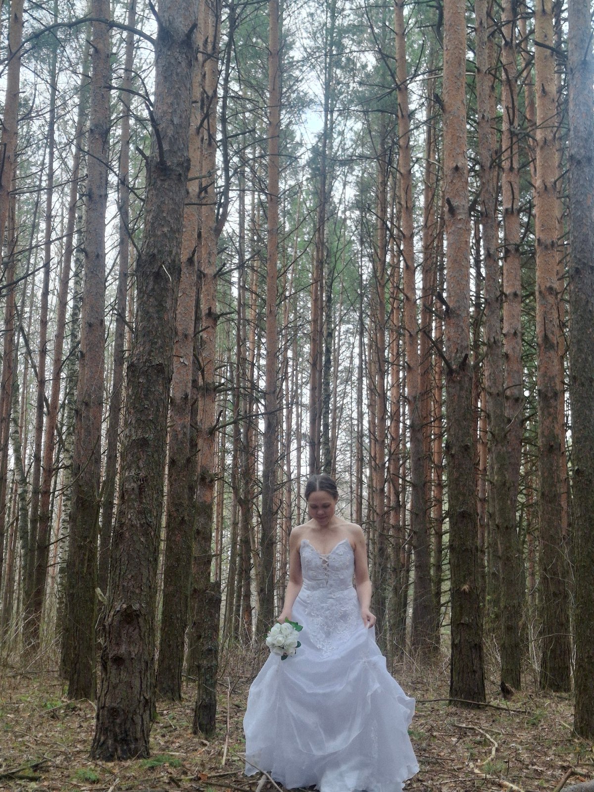 Wedding photoshoot documented in Chaikovsky forests and lakeside