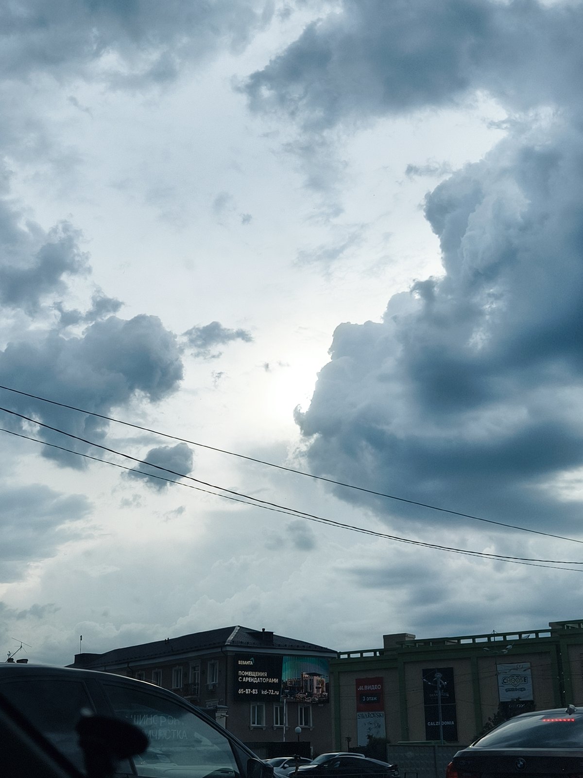 Cloudy skies observed over Tyumen street scene