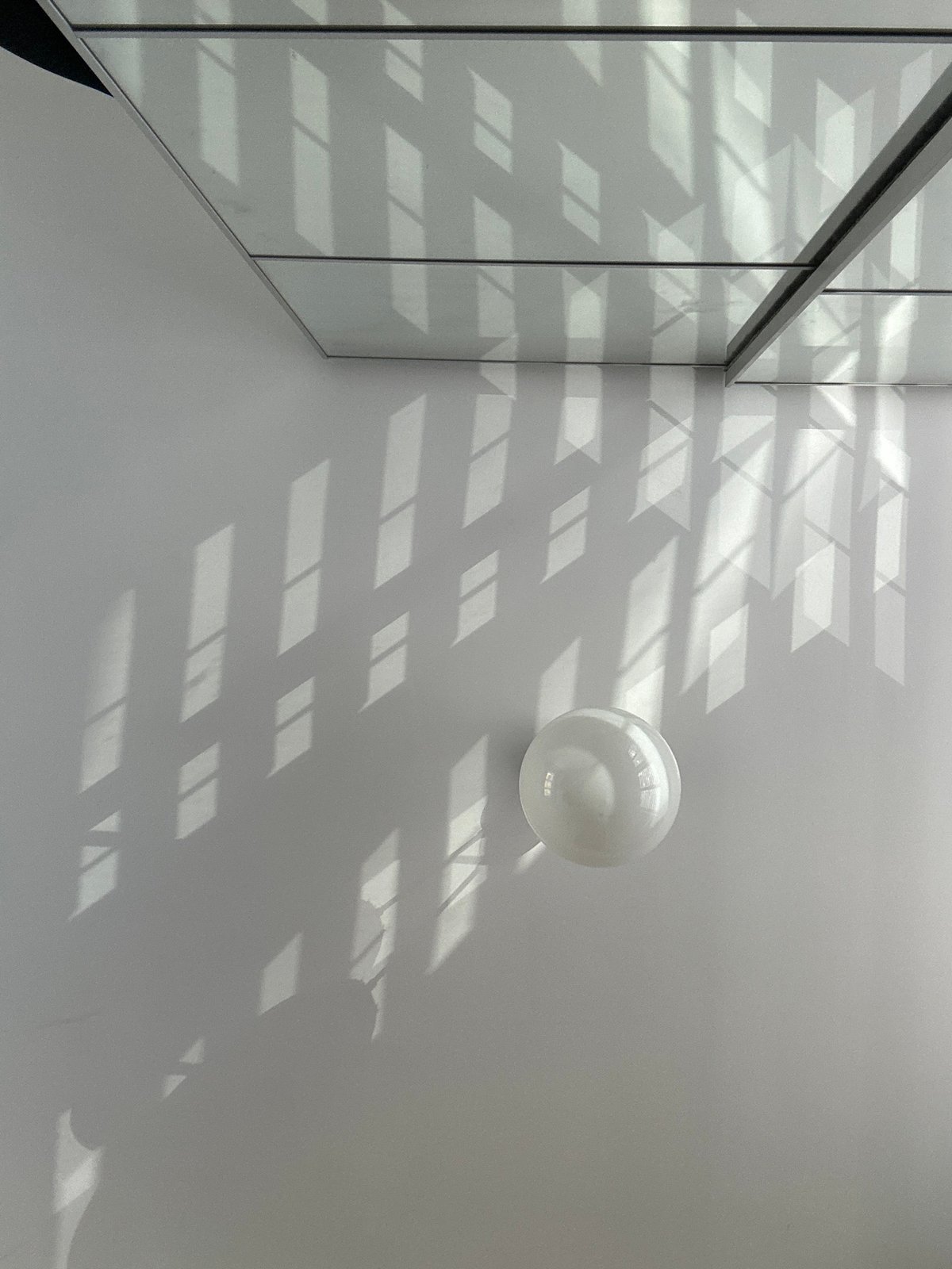 White sphere observed on geometric patterned surface in Tunbridge Wells