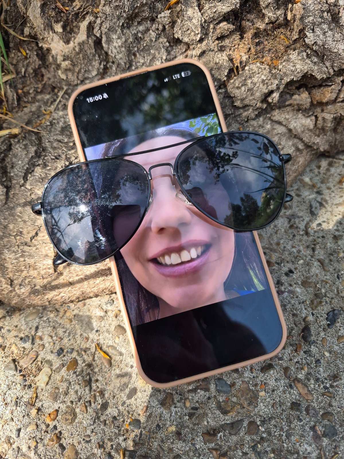 Witness documents sunglasses and phone scenes over 45 minutes