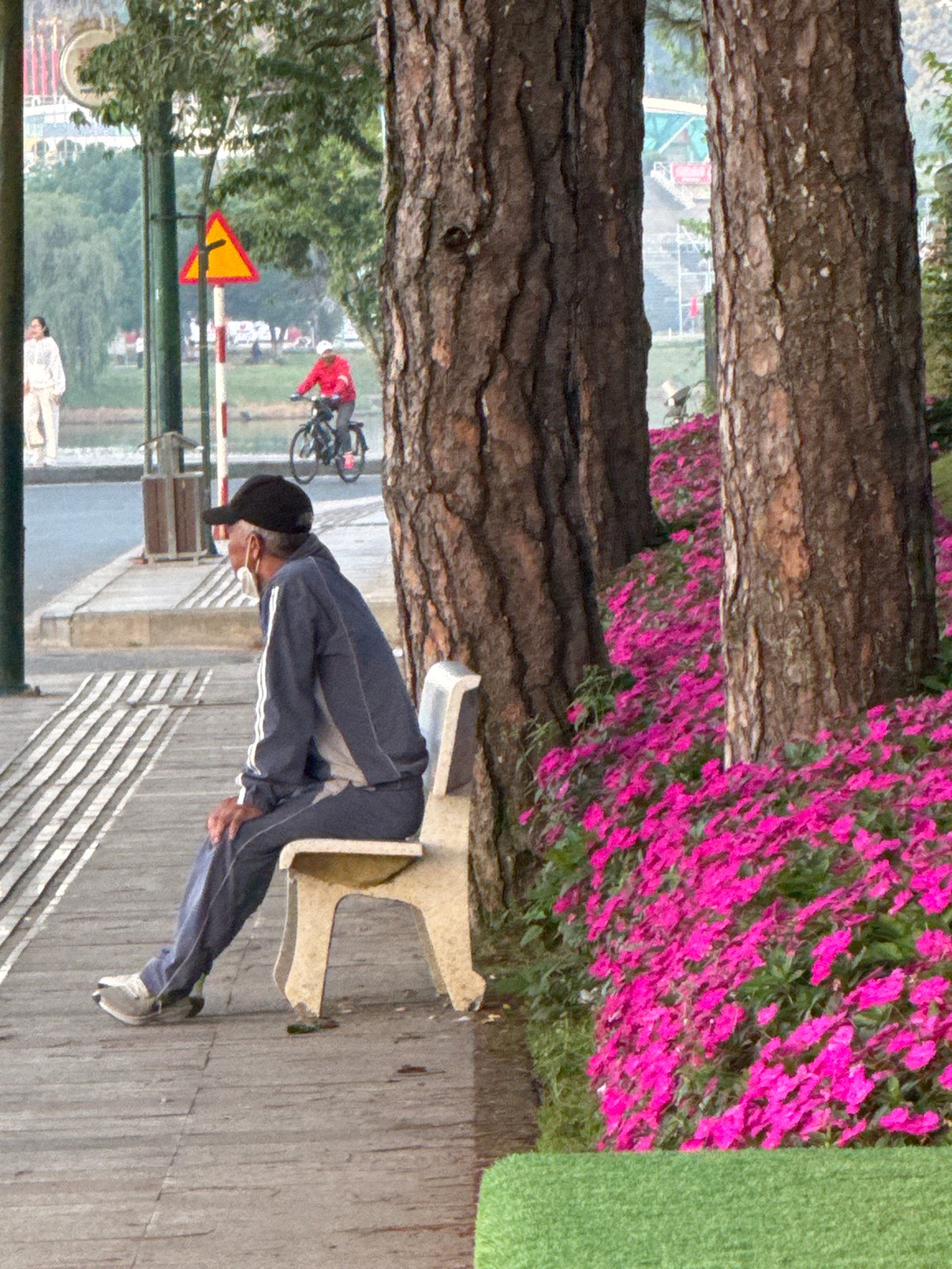 Sunrise activity along Da Lat's Xuan Huong Lake path