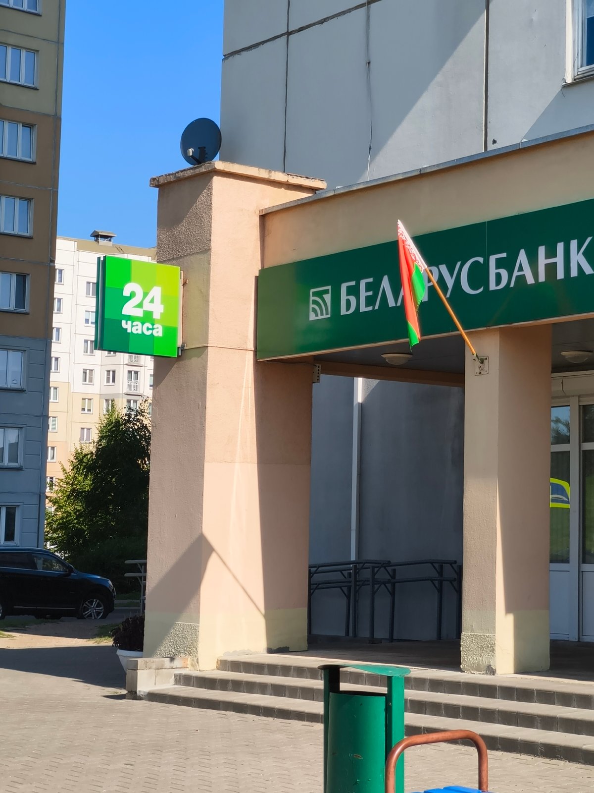 Street scenes and city life around Minsk on a July morning