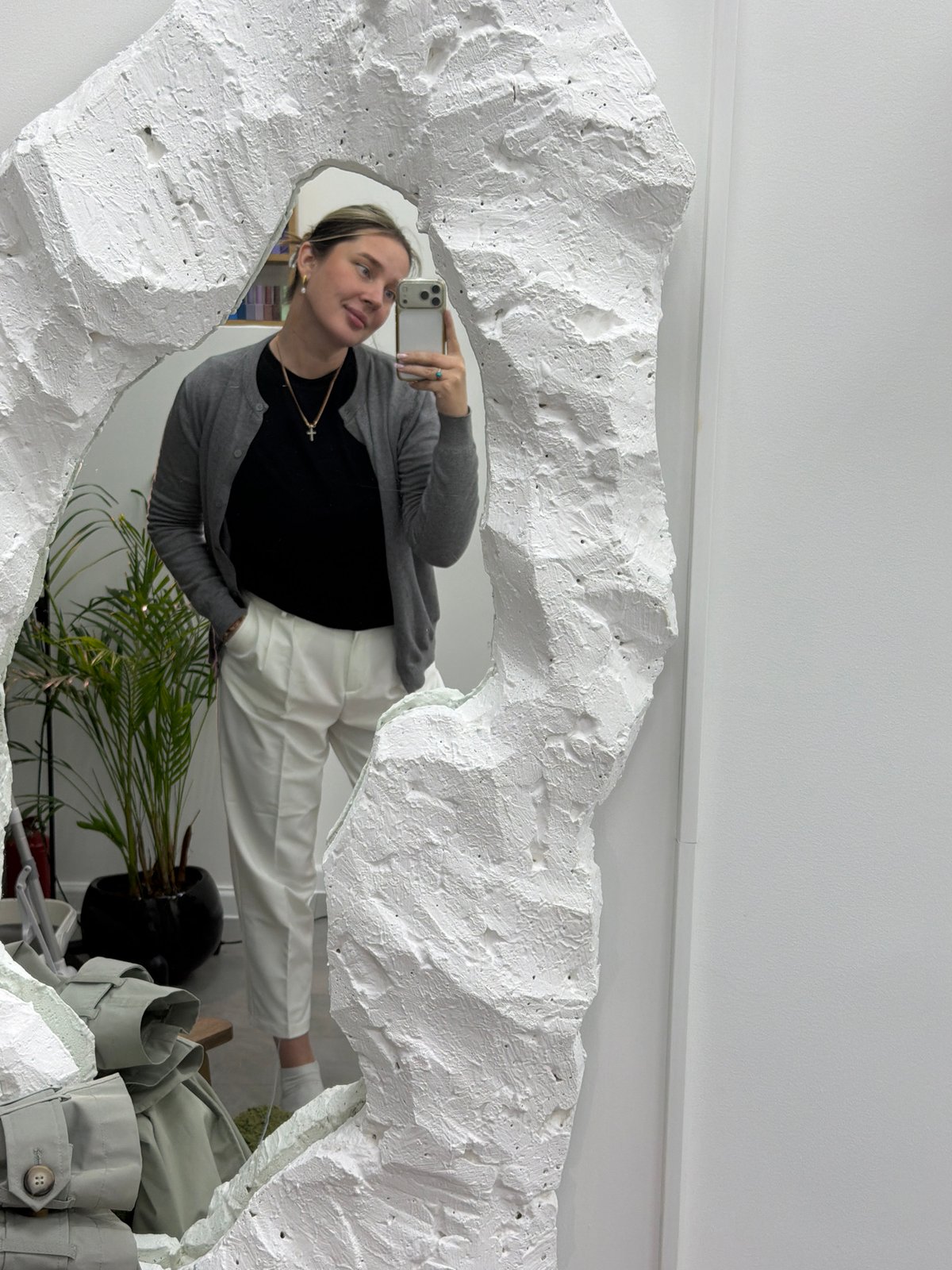 Woman documents afternoon in Moscow through series of selfies
