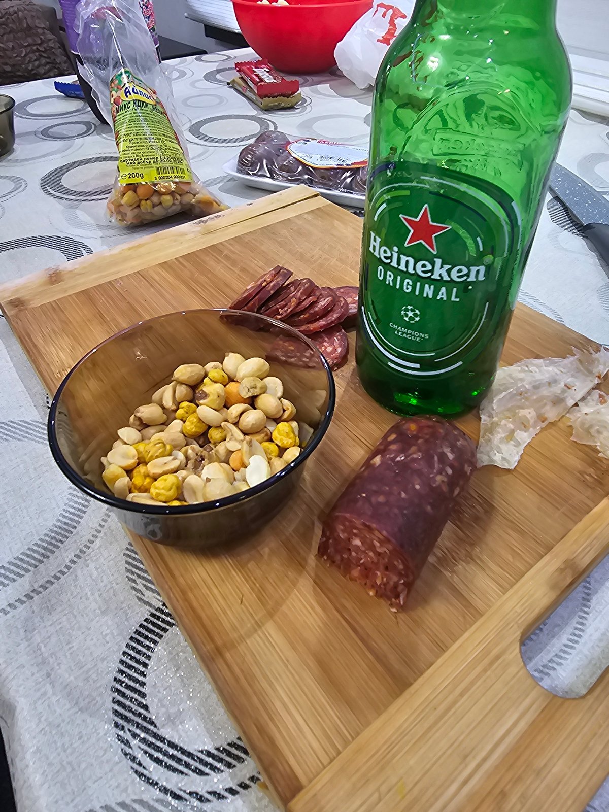 Casual snack setup with Heineken beer documented in Karnobat