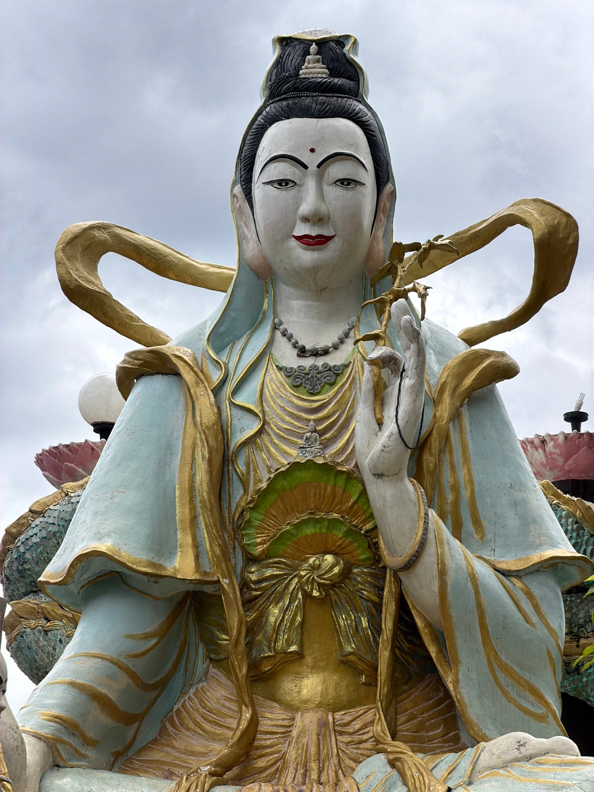 Temple sightseeing and homemade energy balls in Chang Phueak