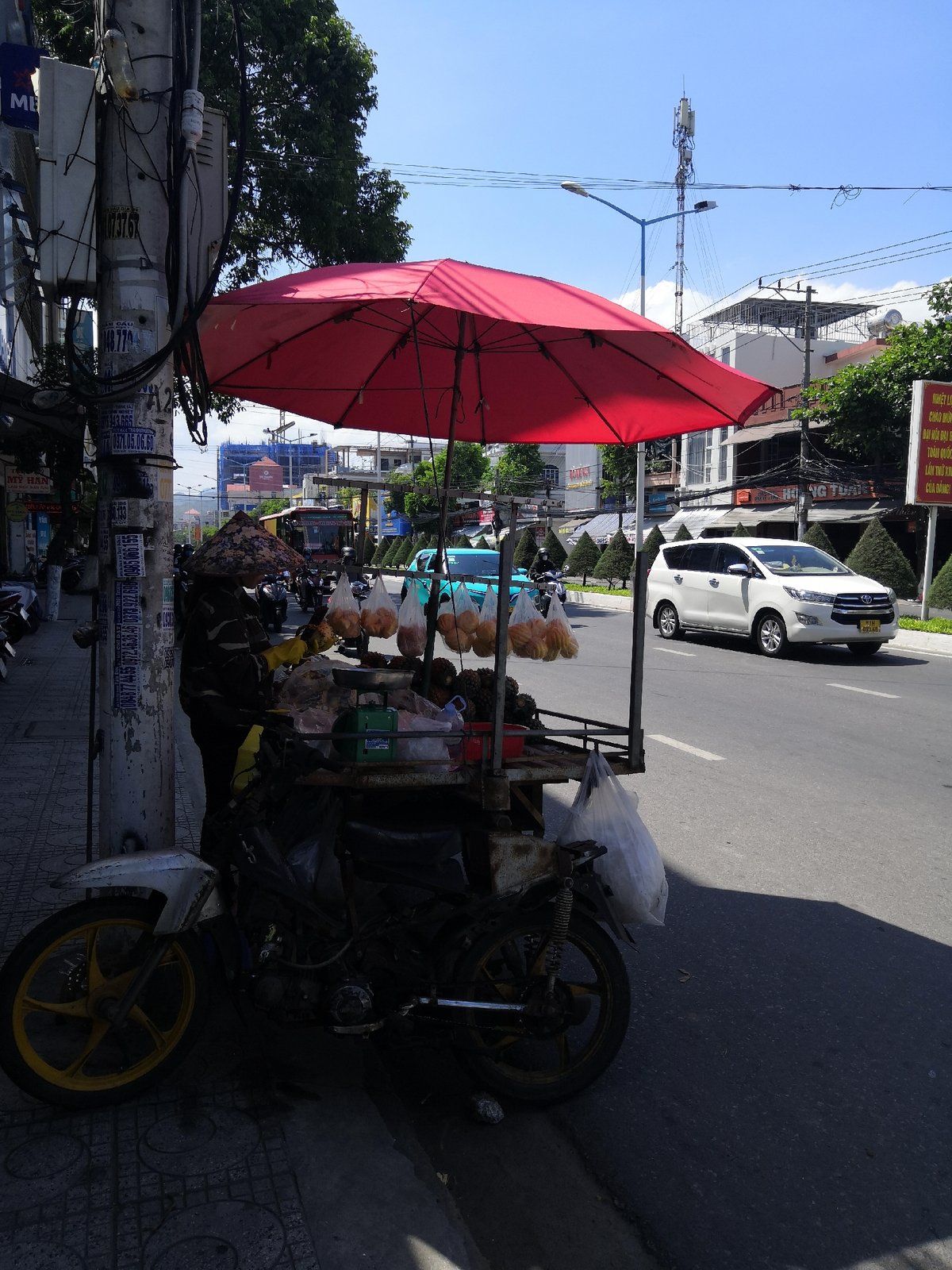 Morning street life documented in Nha Trang ward