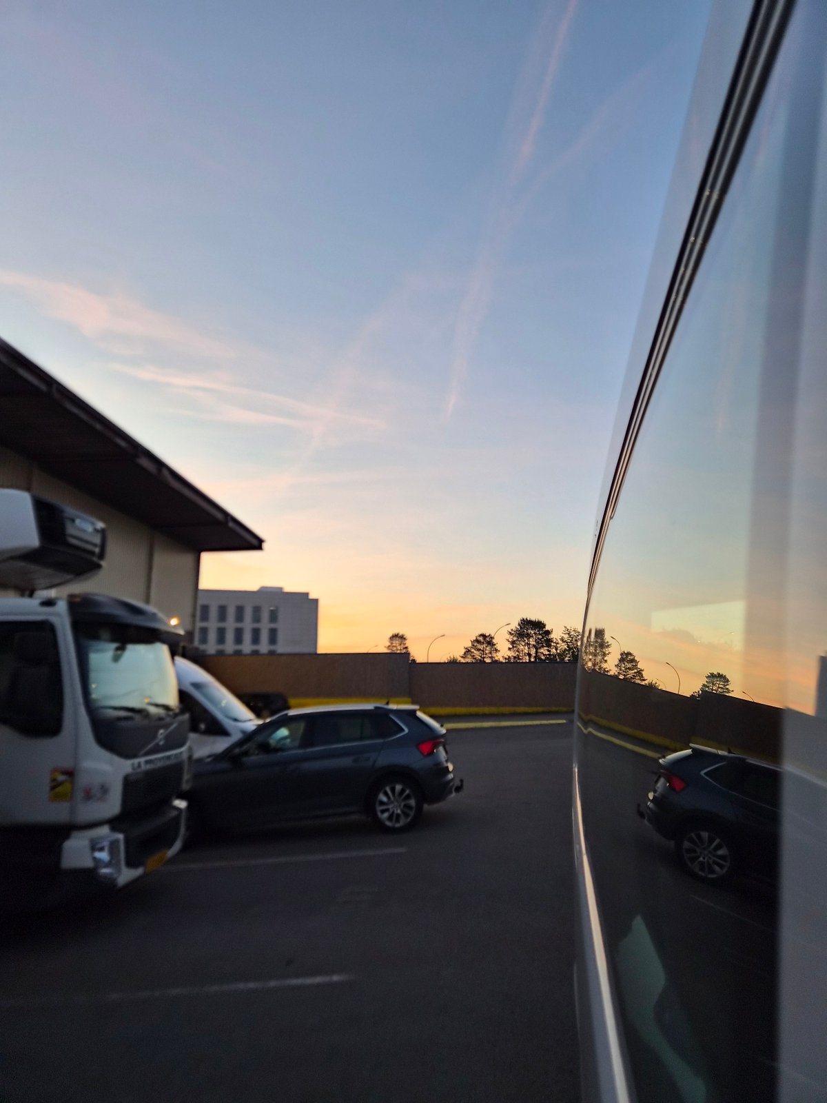 Dawn scenes and historic wagon captured in Leudelange