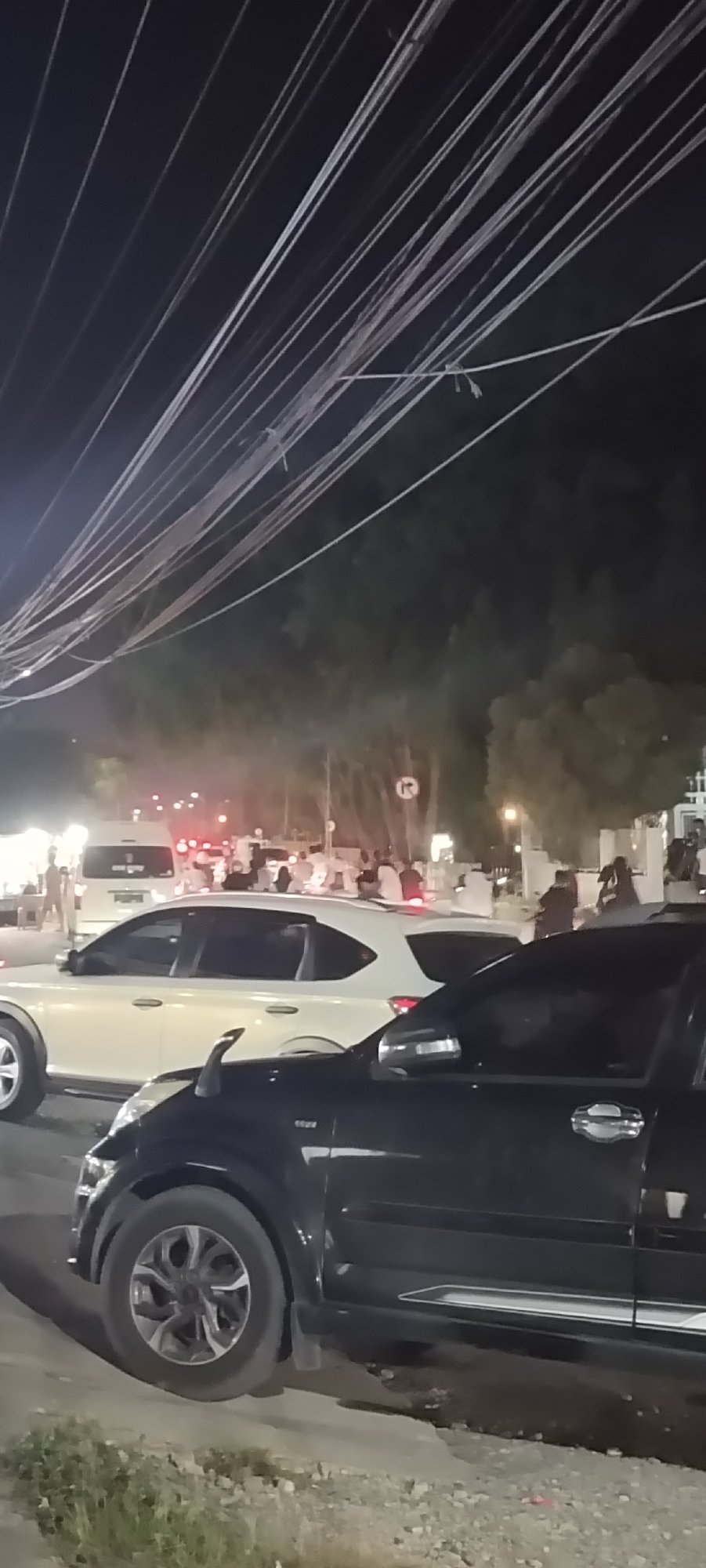 Traffic congestion, police response documented in Lhokseumawe, Indonesia