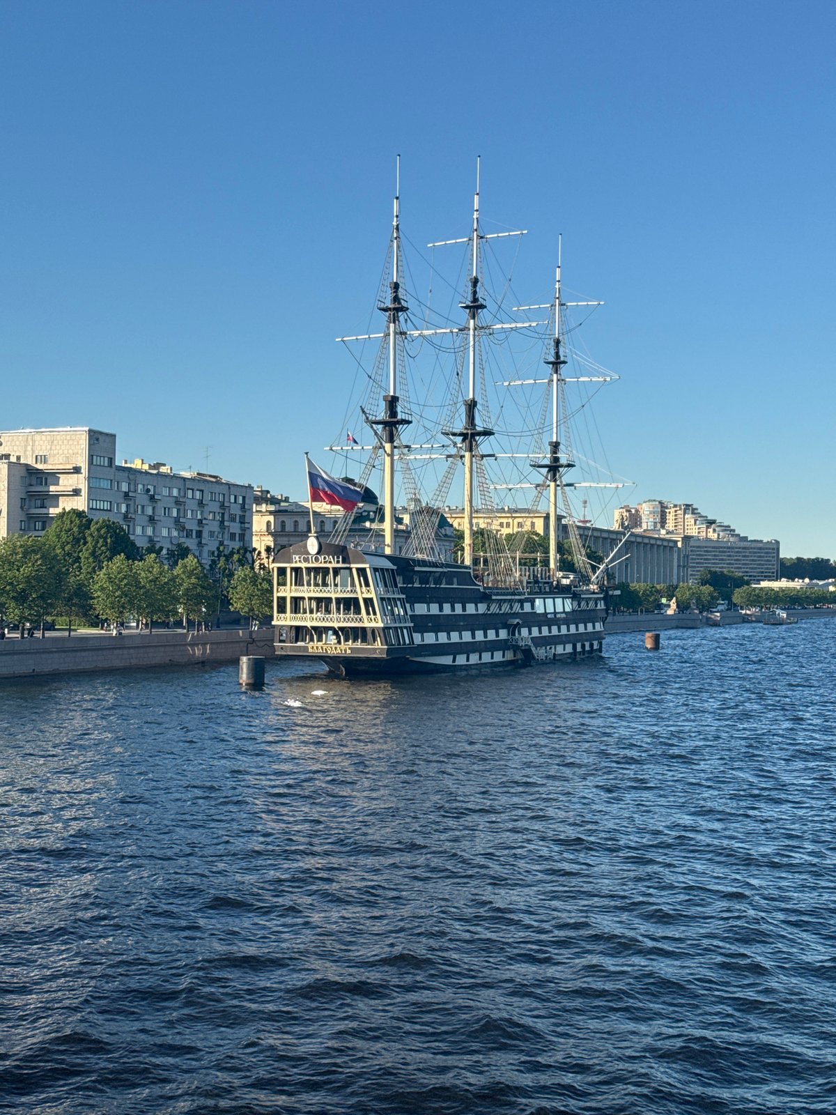 Tall ship restaurant on the Neva draws a crowd on a summer afternoon