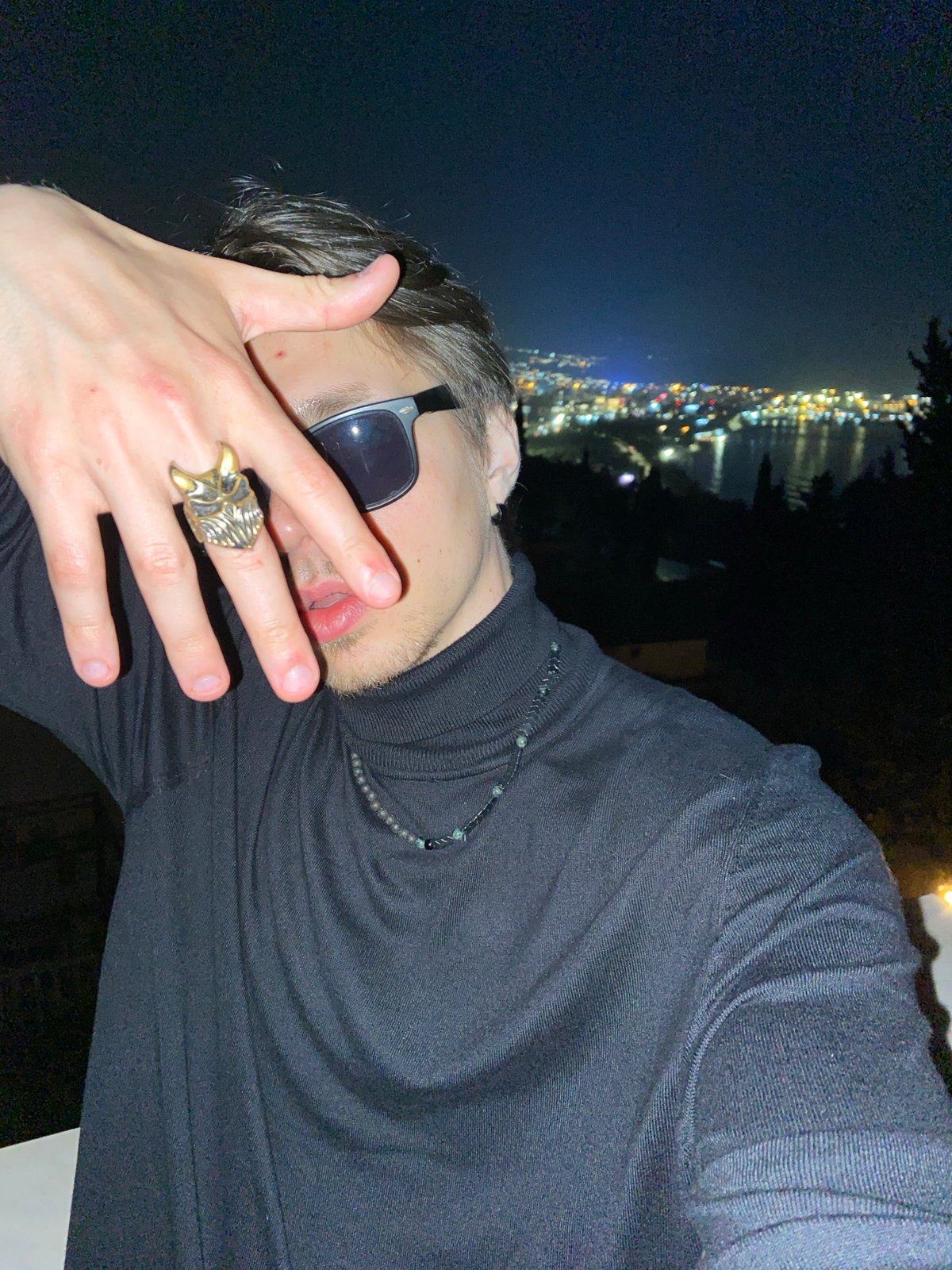Nighttime portraits and decorative eagle documented in Šušanj