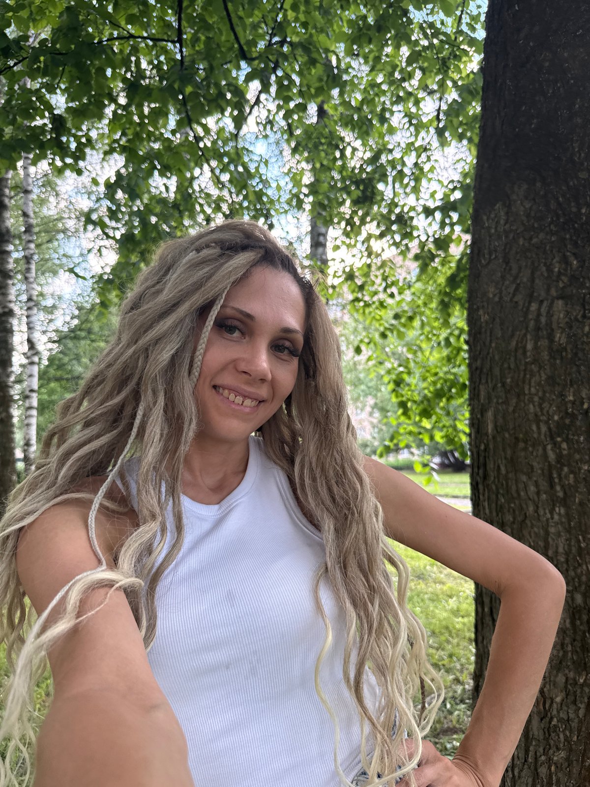 Woman conducts outdoor photo session in Rusanovo park