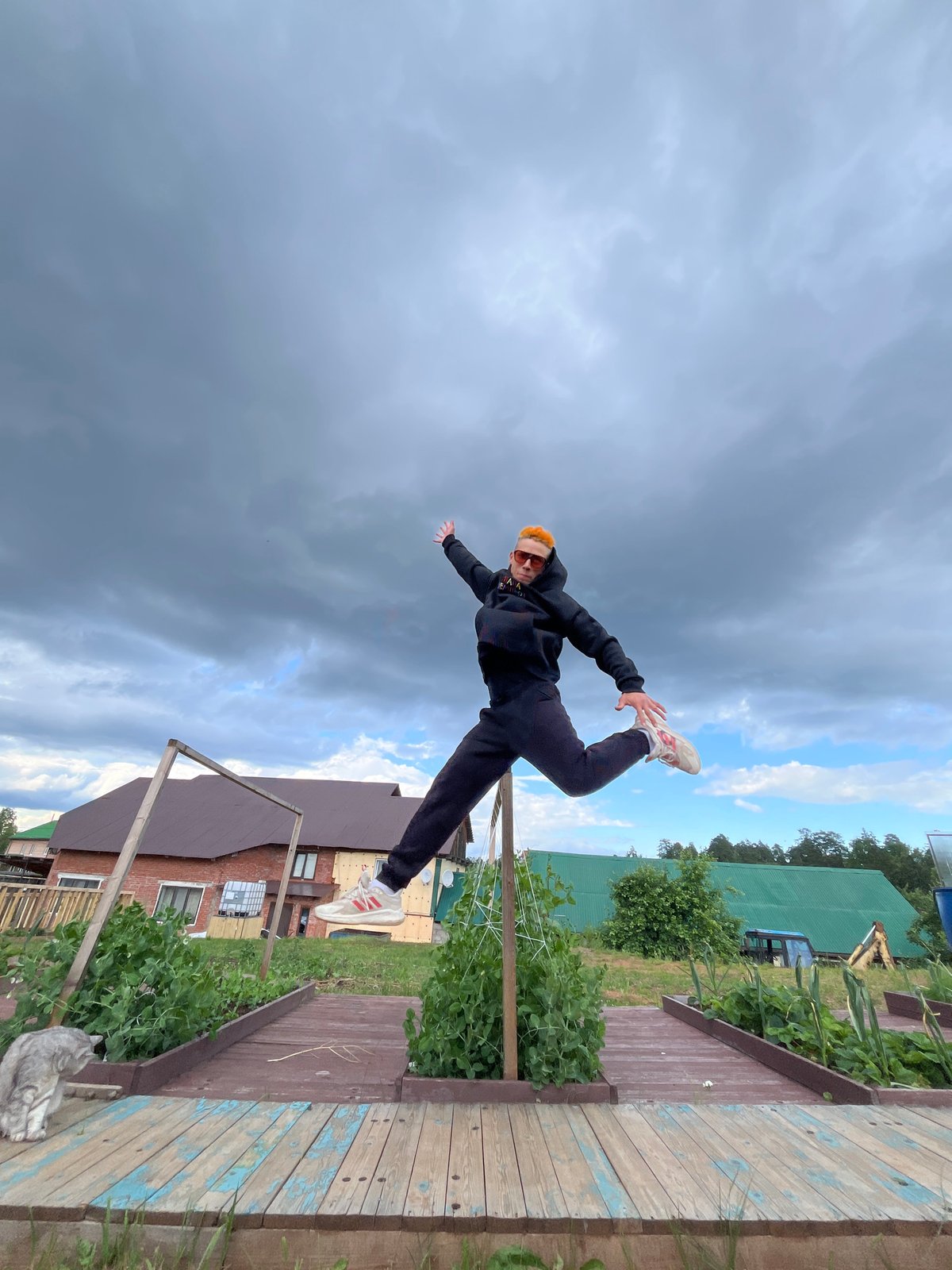 Jumps, poses, and flowers on a summer afternoon in Chaikovsky