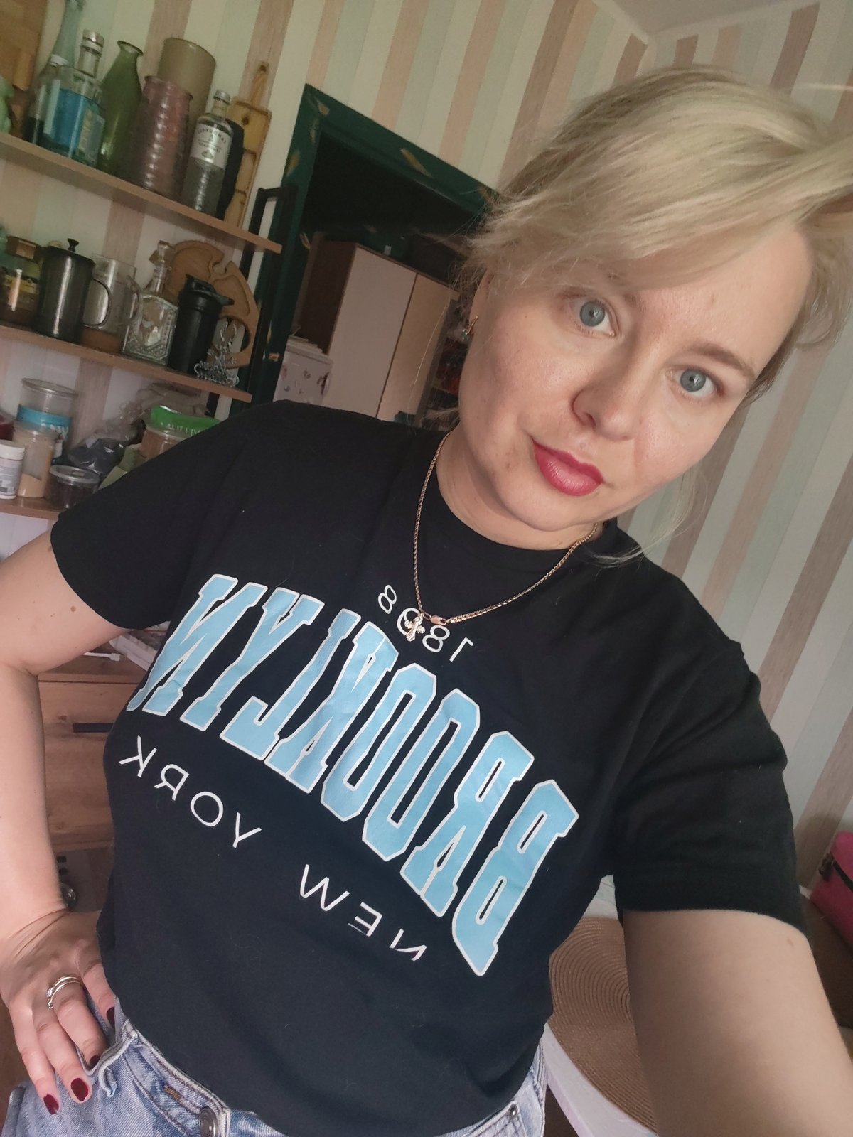 Morning routine captured: breakfast, selfies, dog care in Izhevsk