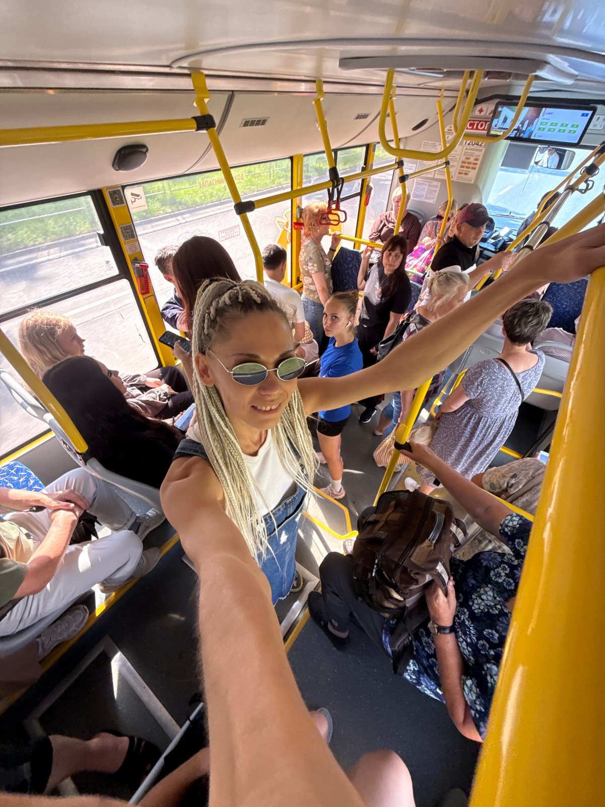 Bus selfies and street scenes from a summer day in Rusanovo