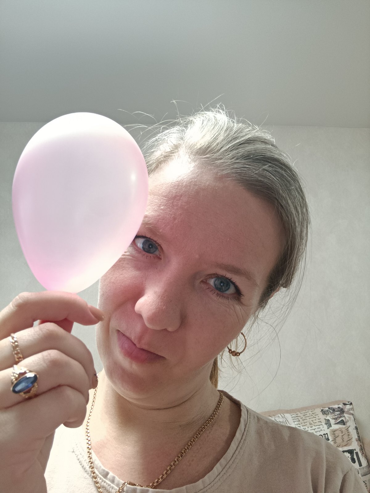 Portrait session captures woman with balloon in Chaikovsky, Russia