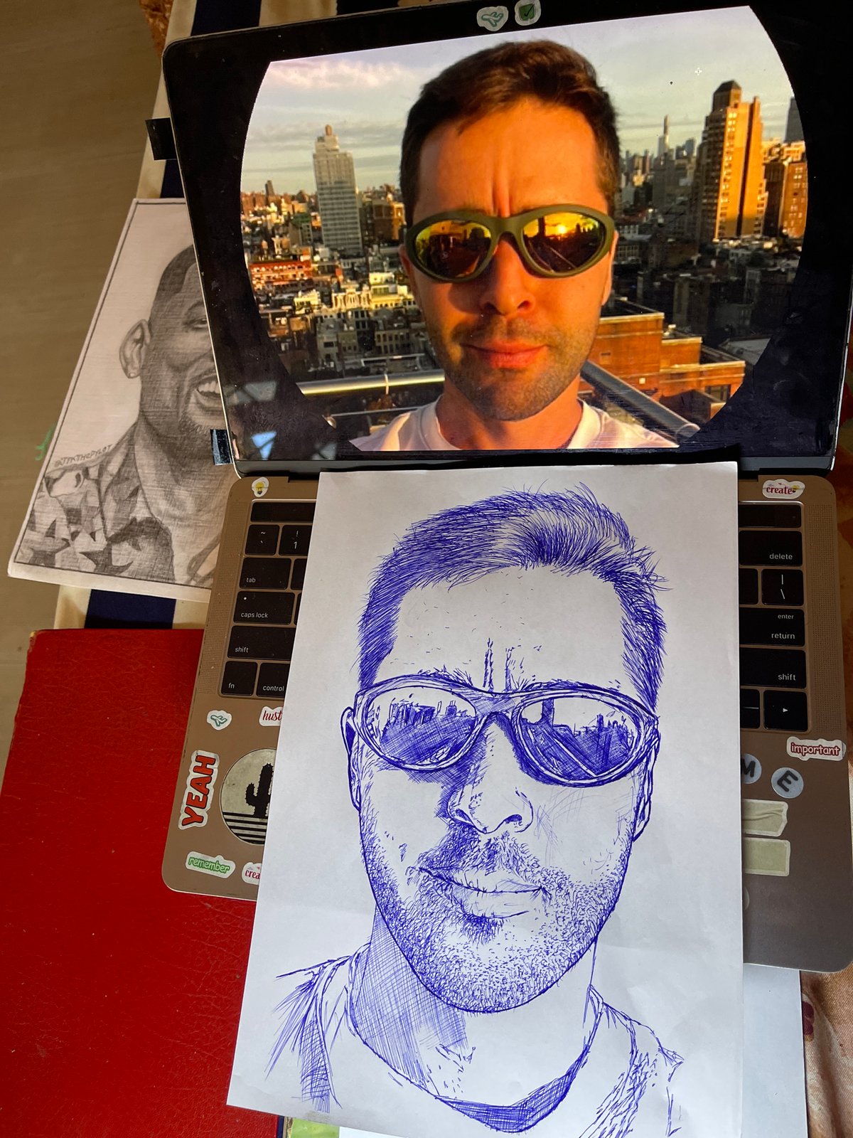 Artist draws sunglasses portrait with cityscape reflections in Jos