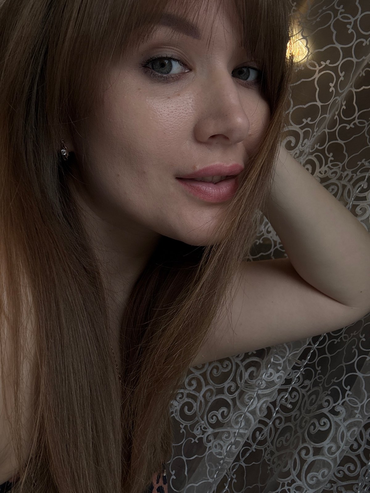 Casual indoor portrait shots in Chaikovsky, Russia