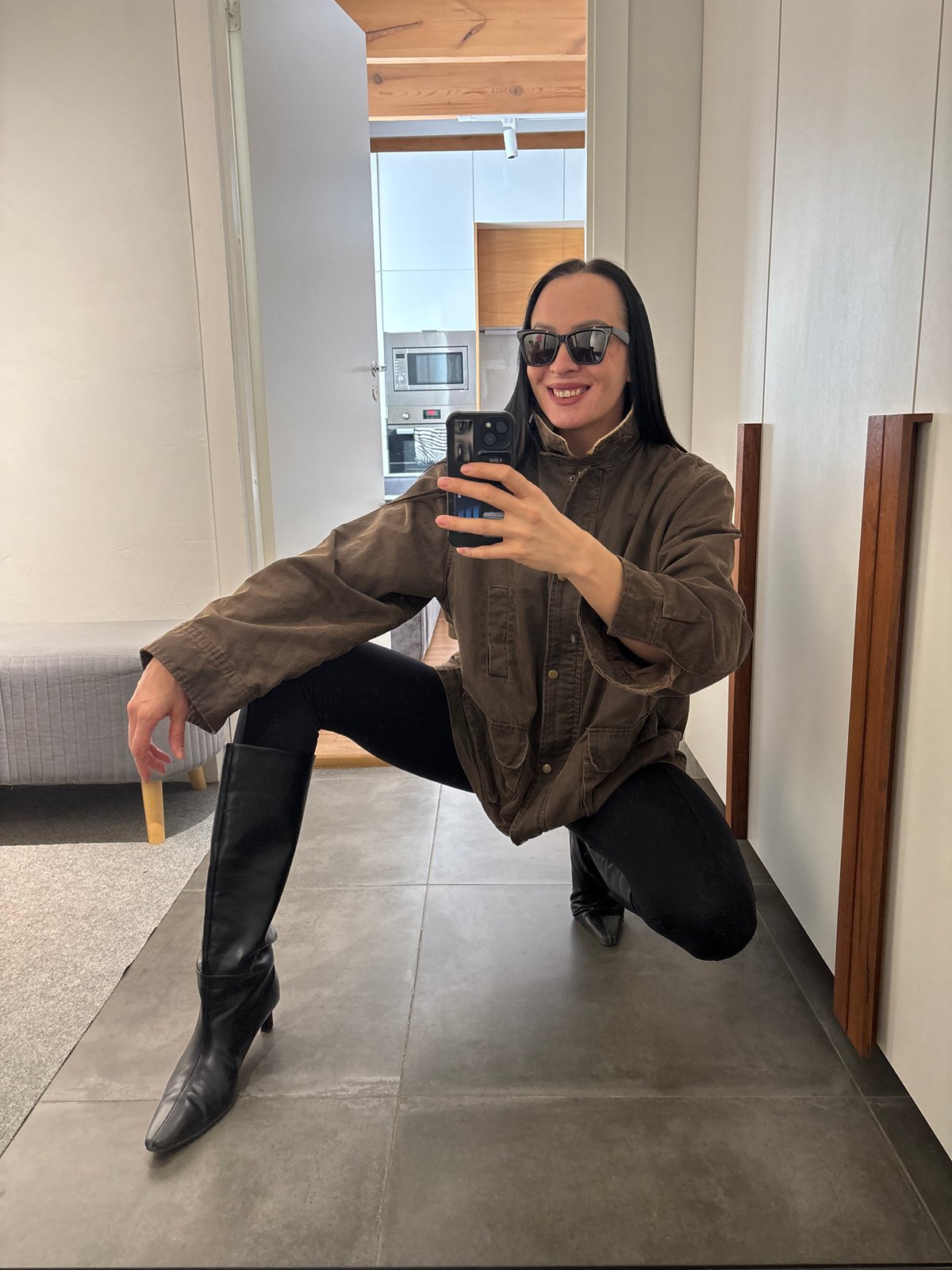Woman documents morning routine through selfies in Chaikovsky, Russia