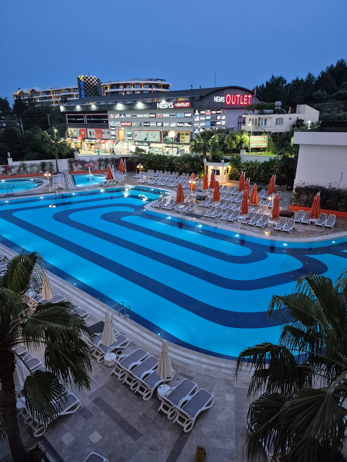 Evening leisure moments captured across Alanya resort and cafe areas