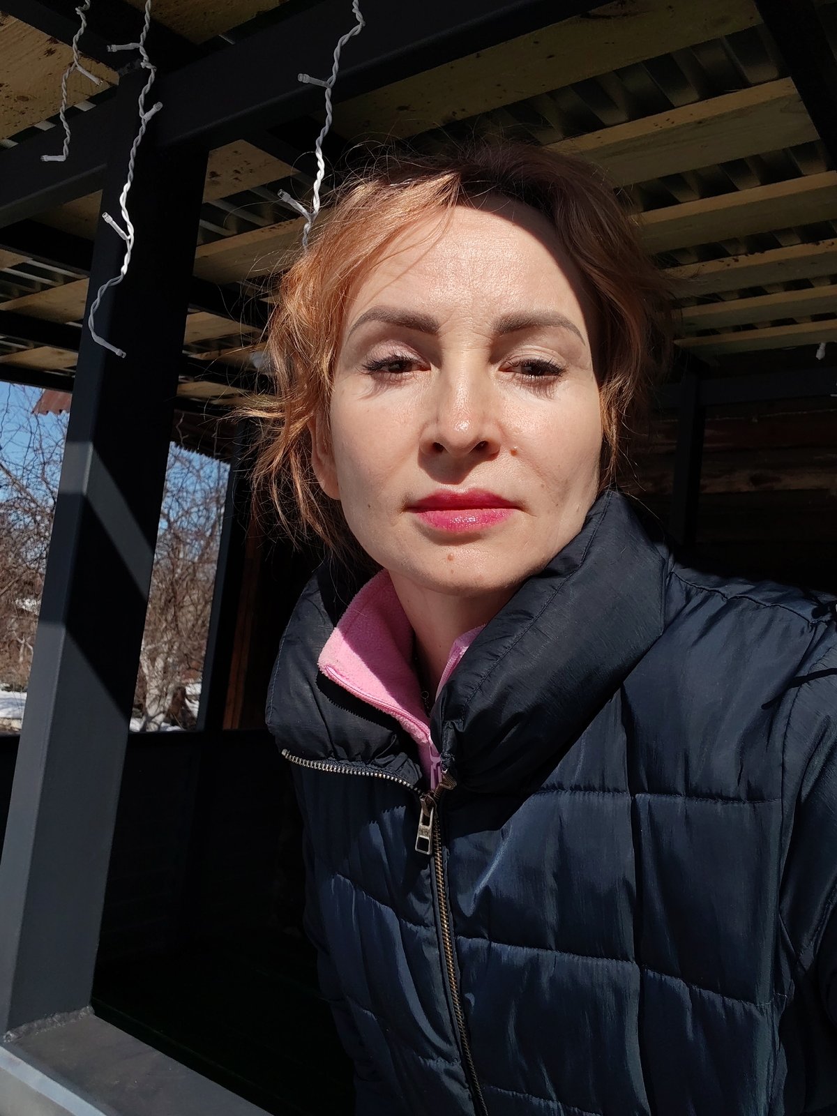 Morning domestic routine documented in Chaikovsky, Russia