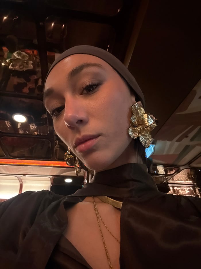 Couple enjoys dinner date at upscale Parisian restaurant